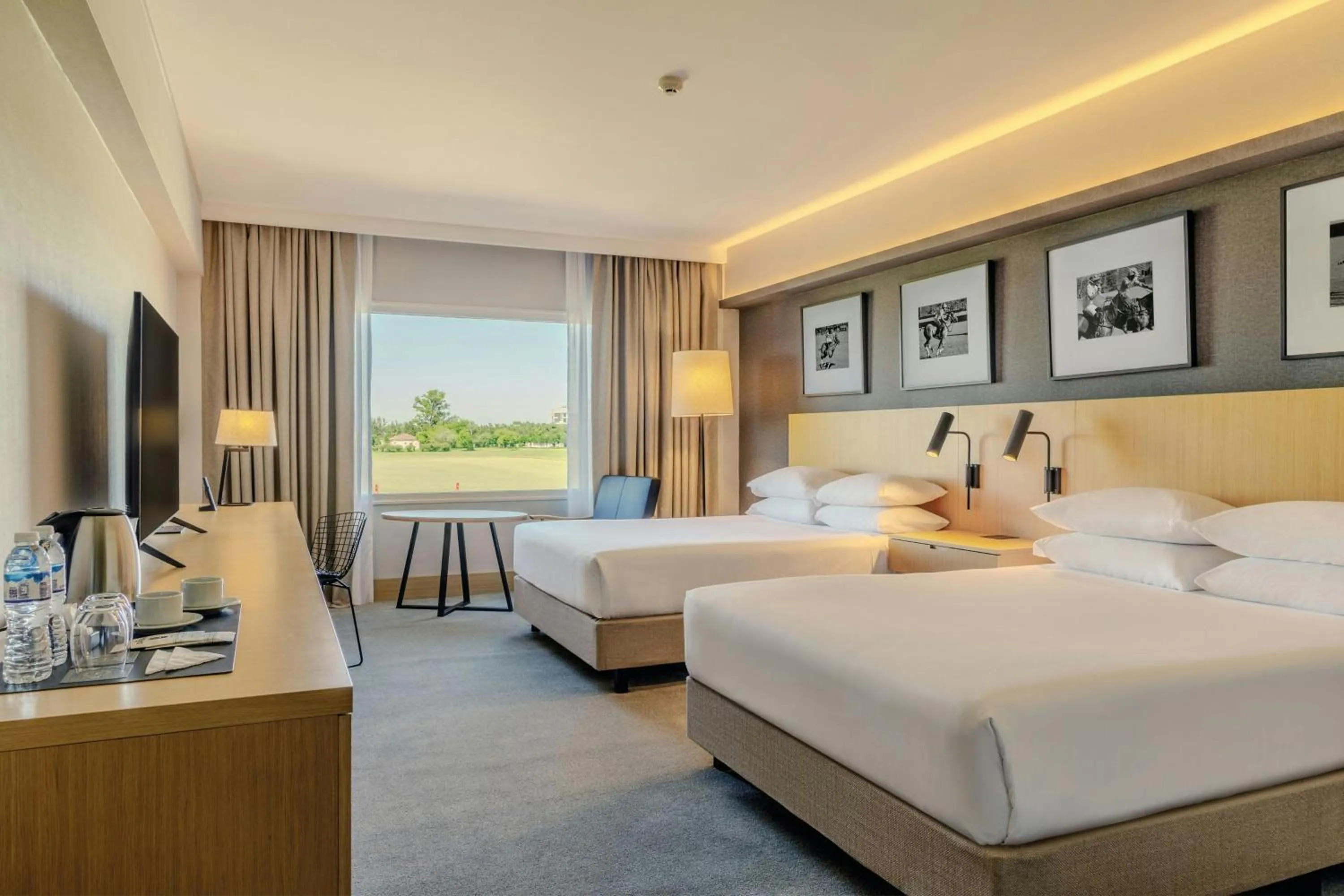 Photo of the whole room, Bed in Sheraton Buenos Aires Greenville Polo & Resort