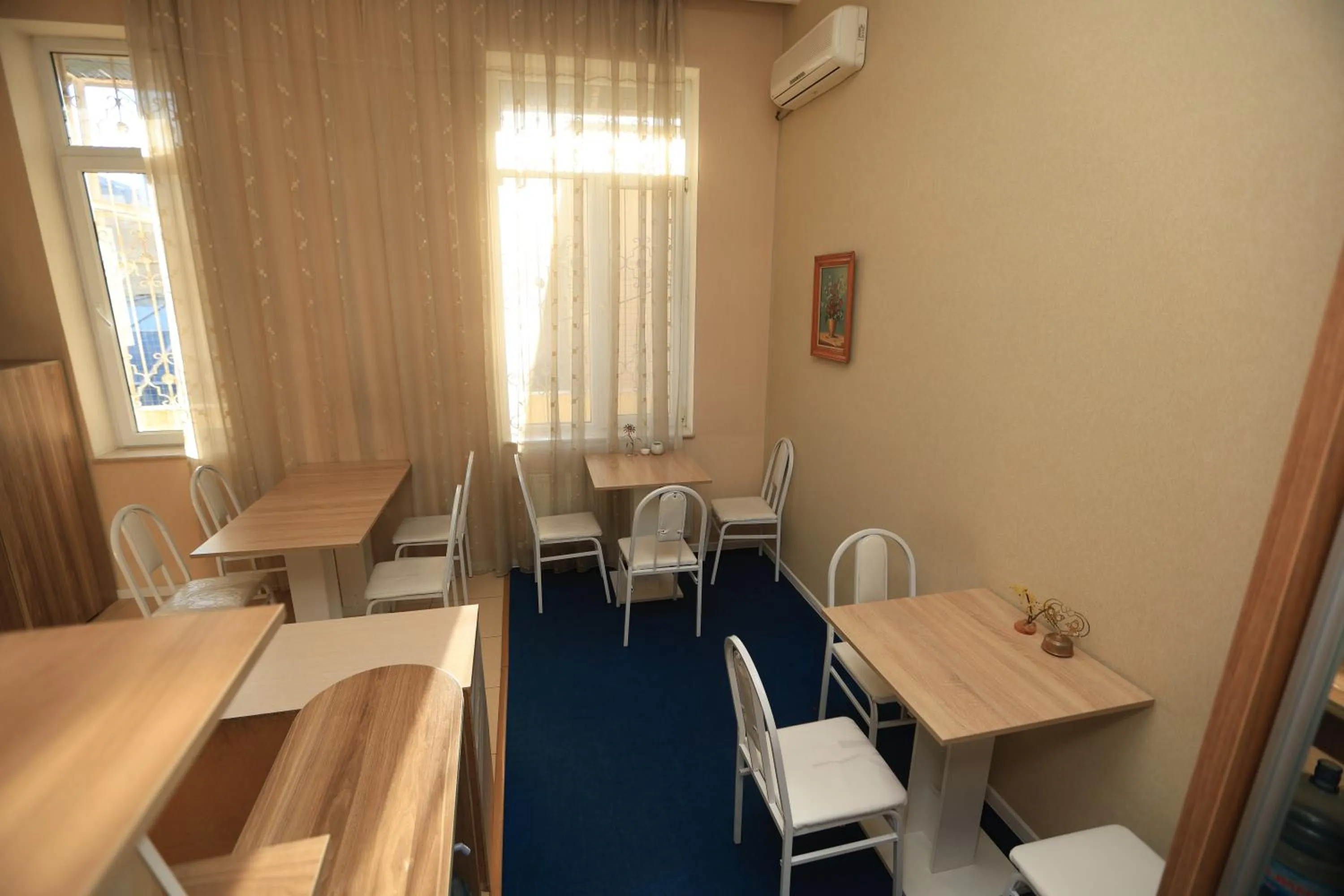 Restaurant/places to eat in NH Nizami Hotel