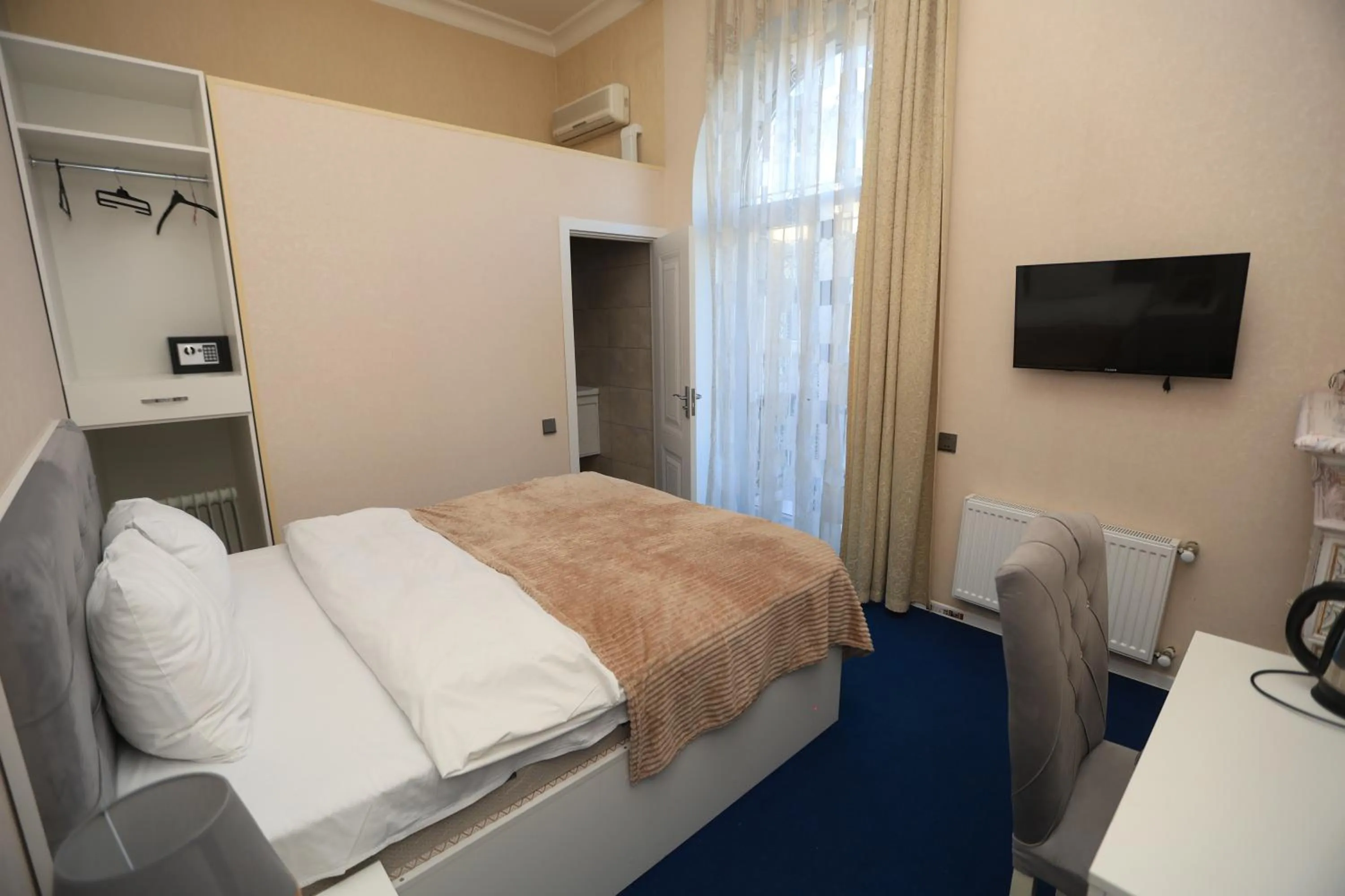 Bed in NH Nizami Hotel