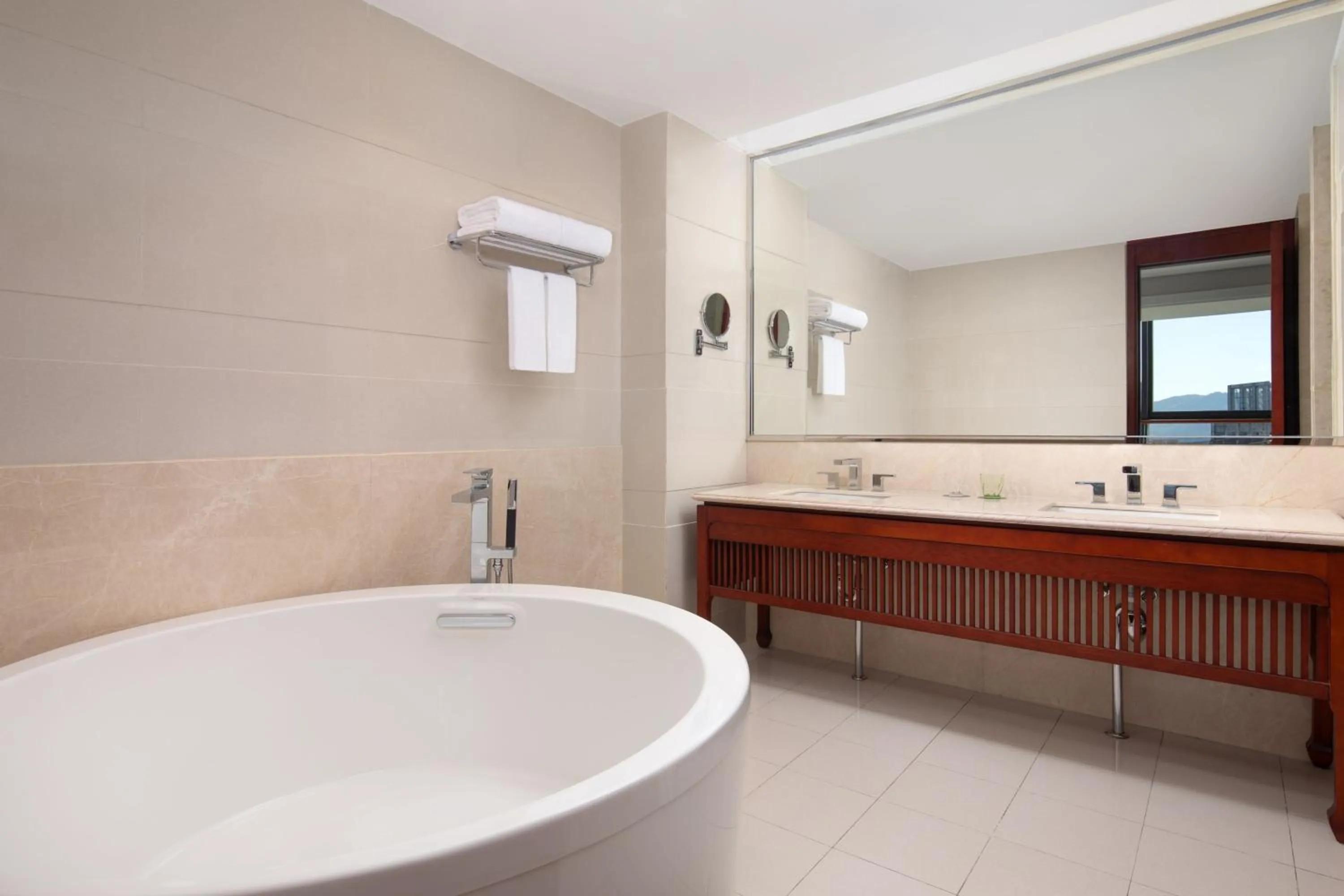 Bathroom in Courtyard by Marriott Anji-Beside Zhebei Mall and Jiuzhou Mall,Live in downtown