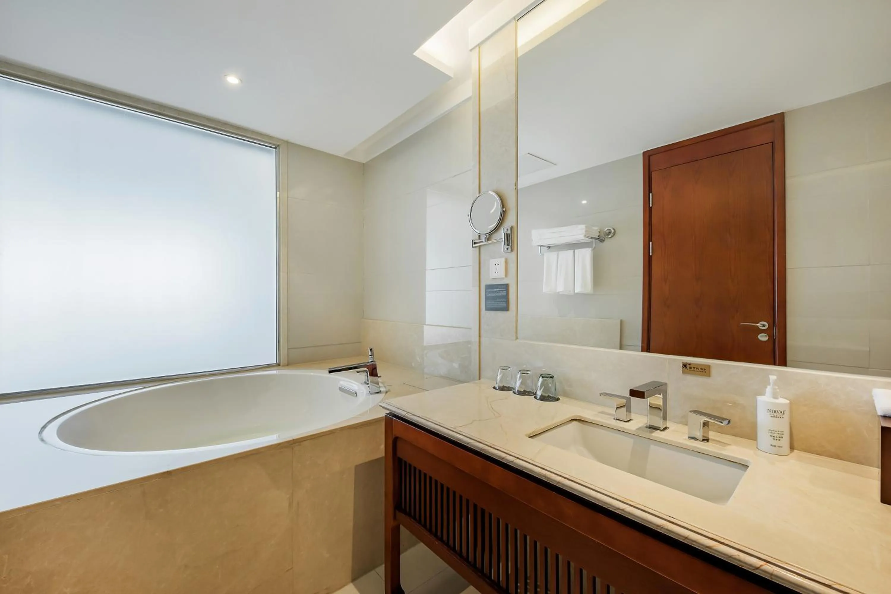 Bathroom in Courtyard by Marriott Anji-Beside Zhebei Mall and Jiuzhou Mall,Live in downtown