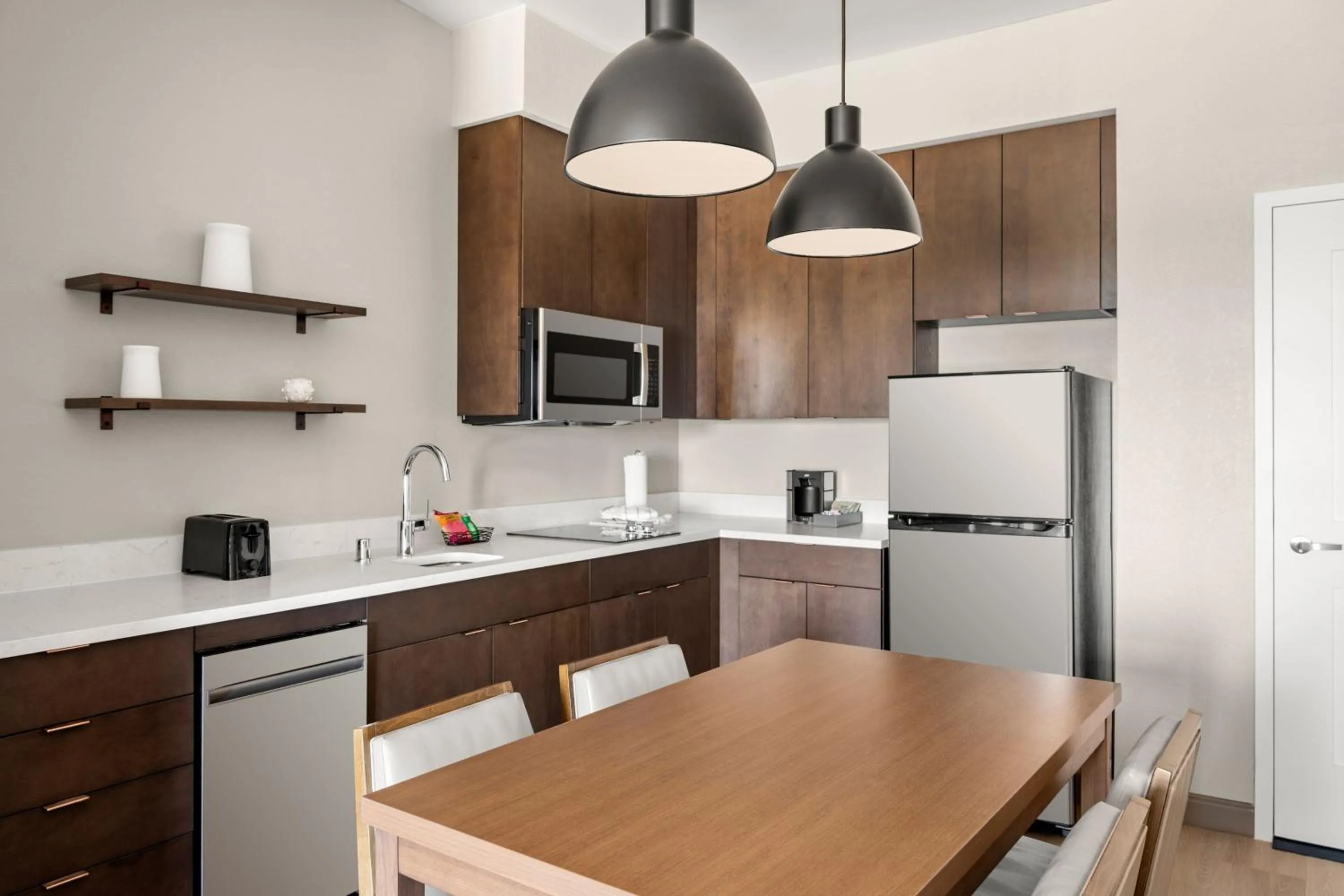 Kitchen or kitchenette in Residence Inn by Marriott Milwaukee Brookfield at Poplar Creek