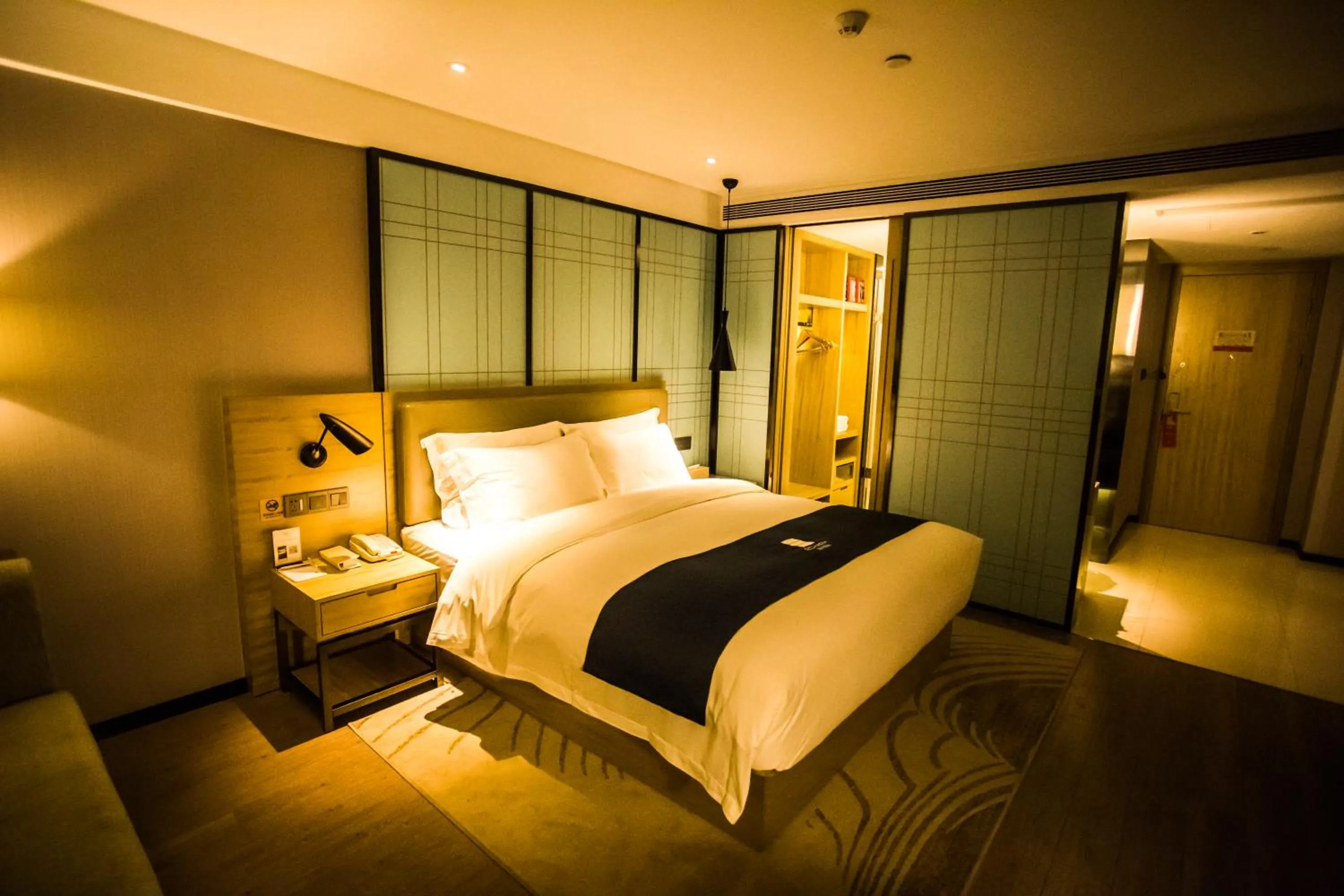 Photo of the whole room, Bed in Echarm Hotel - Jingmen Yintai City Jingchu Institute of Technology