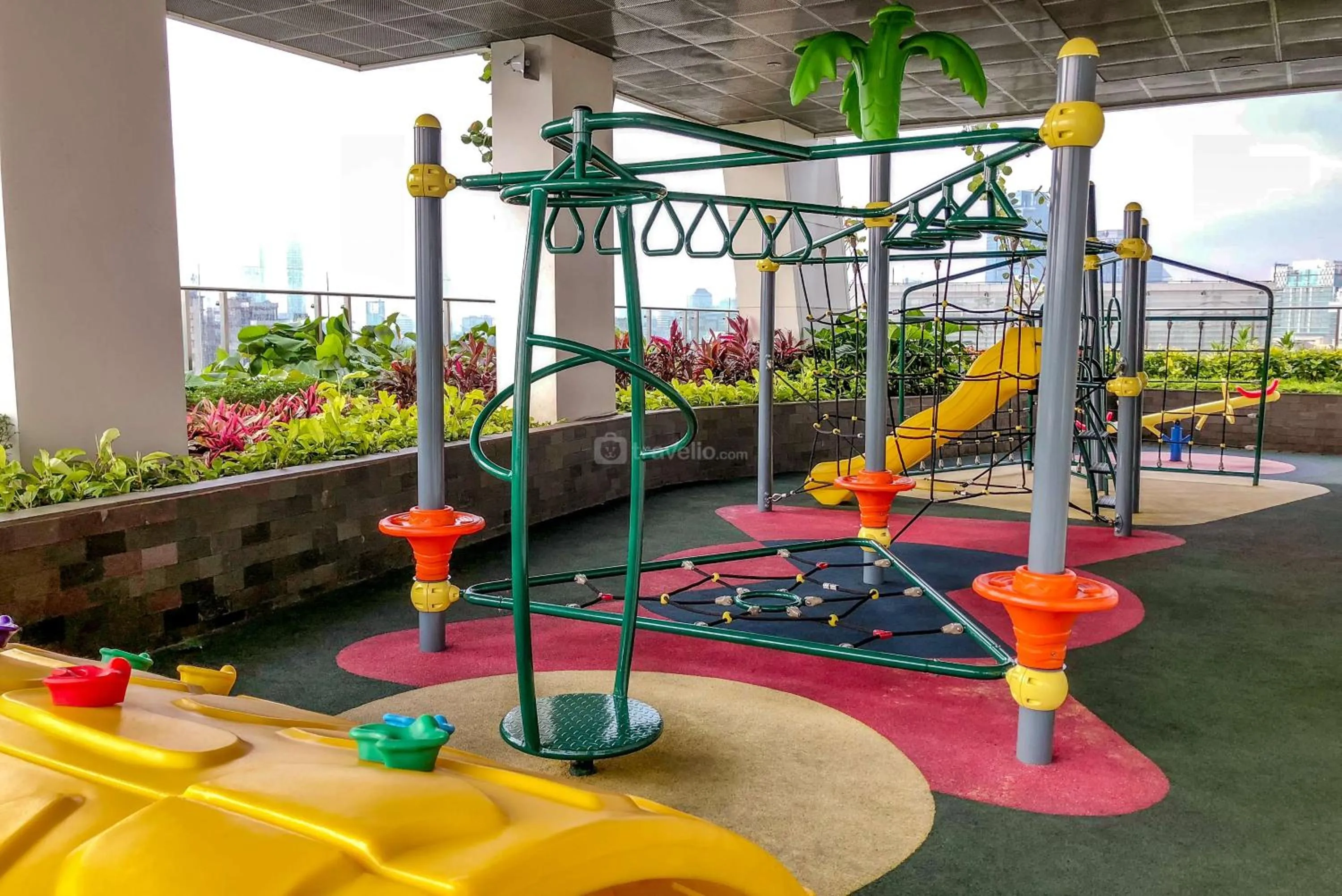 Bed in Comfort and Modern Look Studio Menteng Park Apartment By Travelio