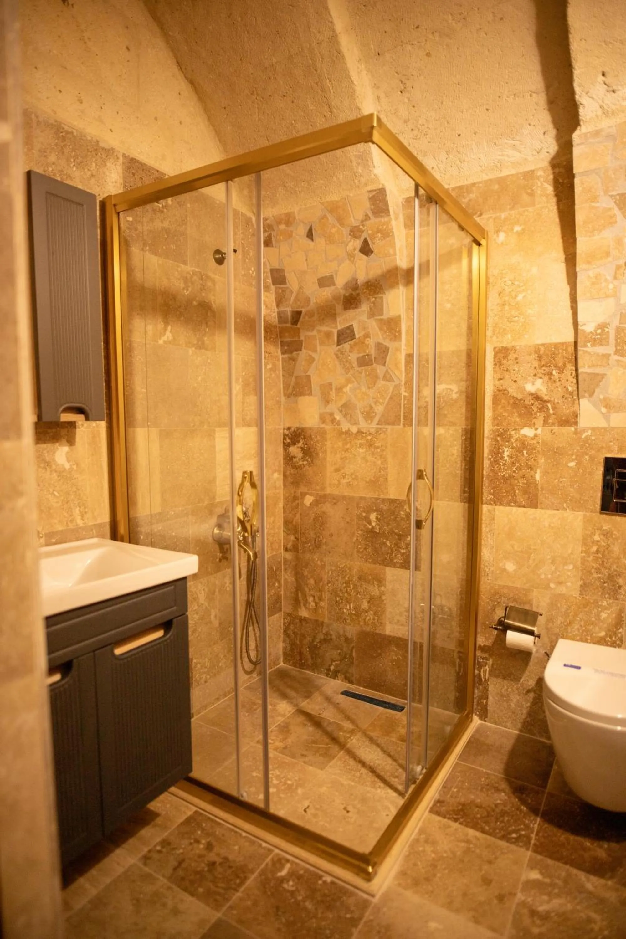 Bathroom in Güven Cave Hotel