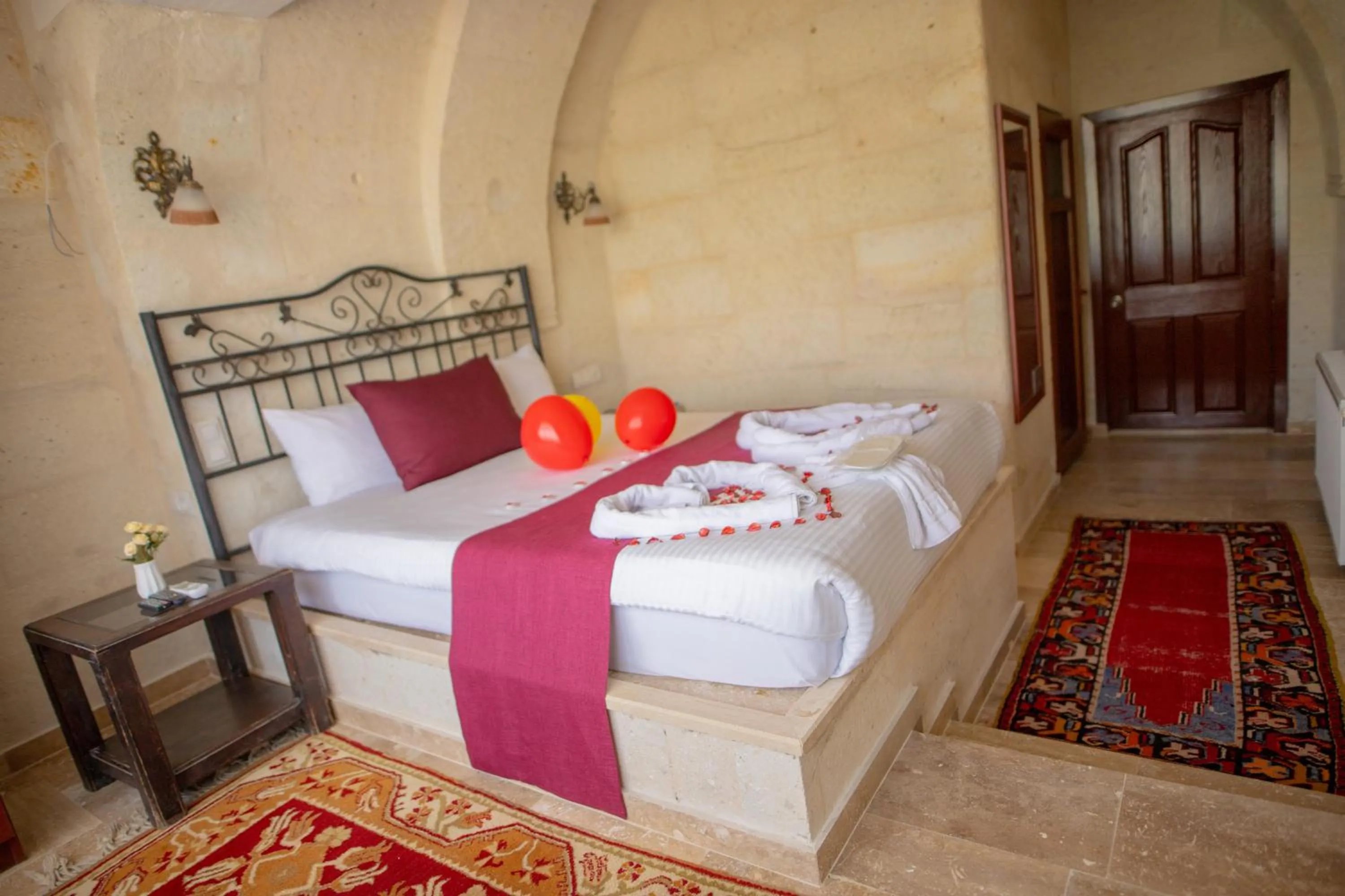 Photo of the whole room, Bed in Güven Cave Hotel
