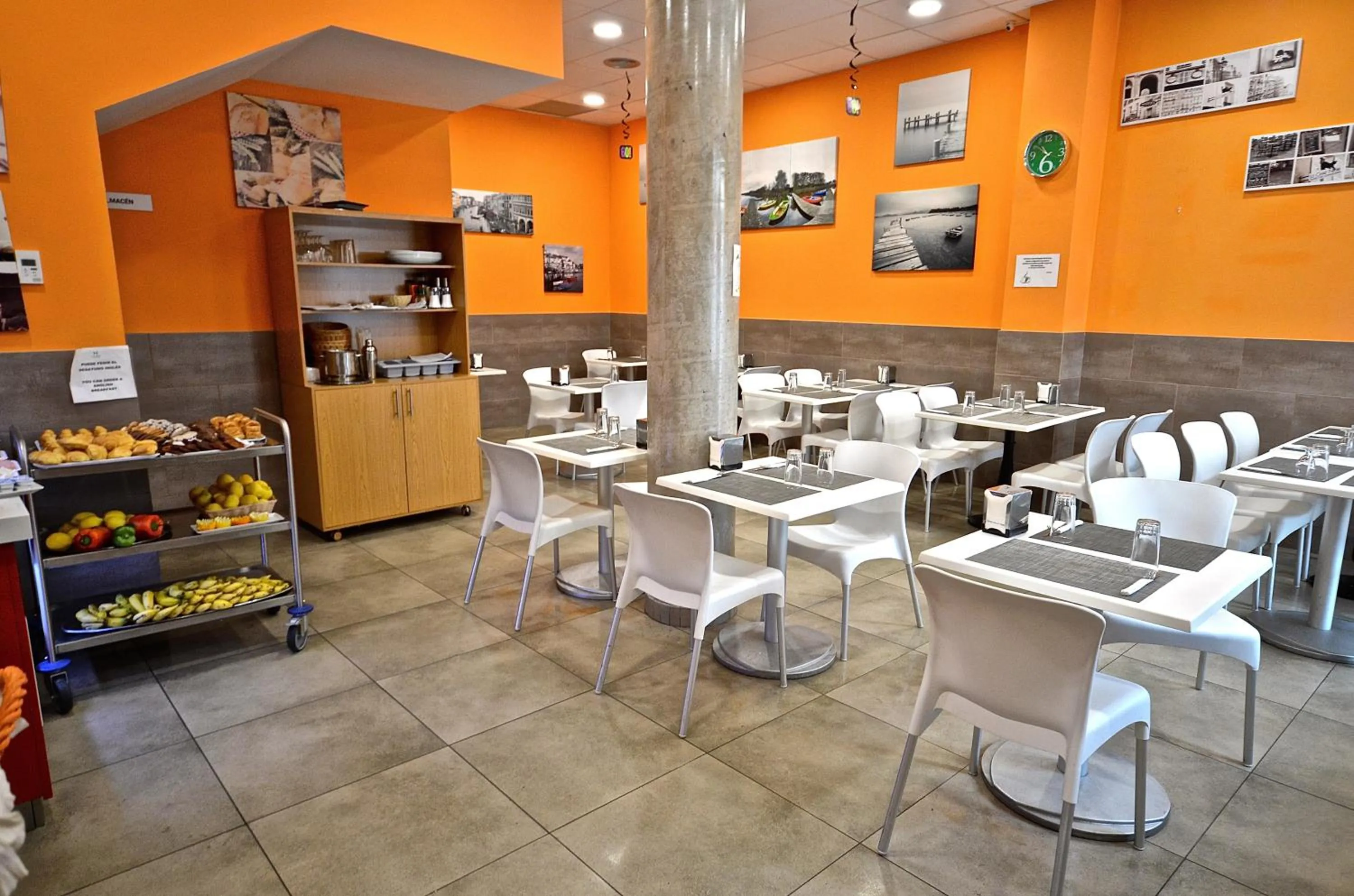 Restaurant/places to eat in Hotel Puerto Canteras