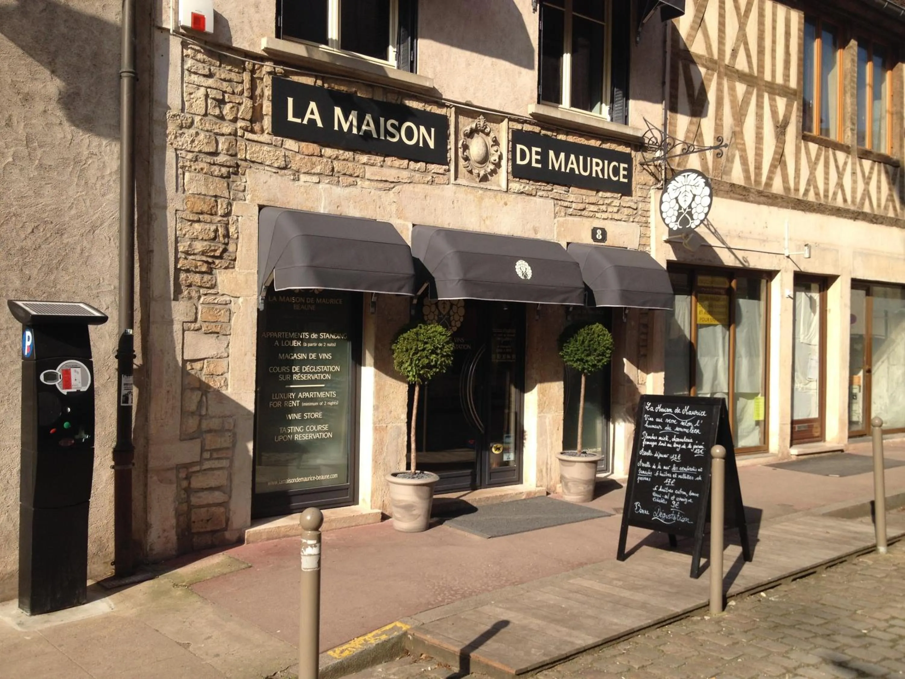 Facade/entrance in La Maison de Maurice