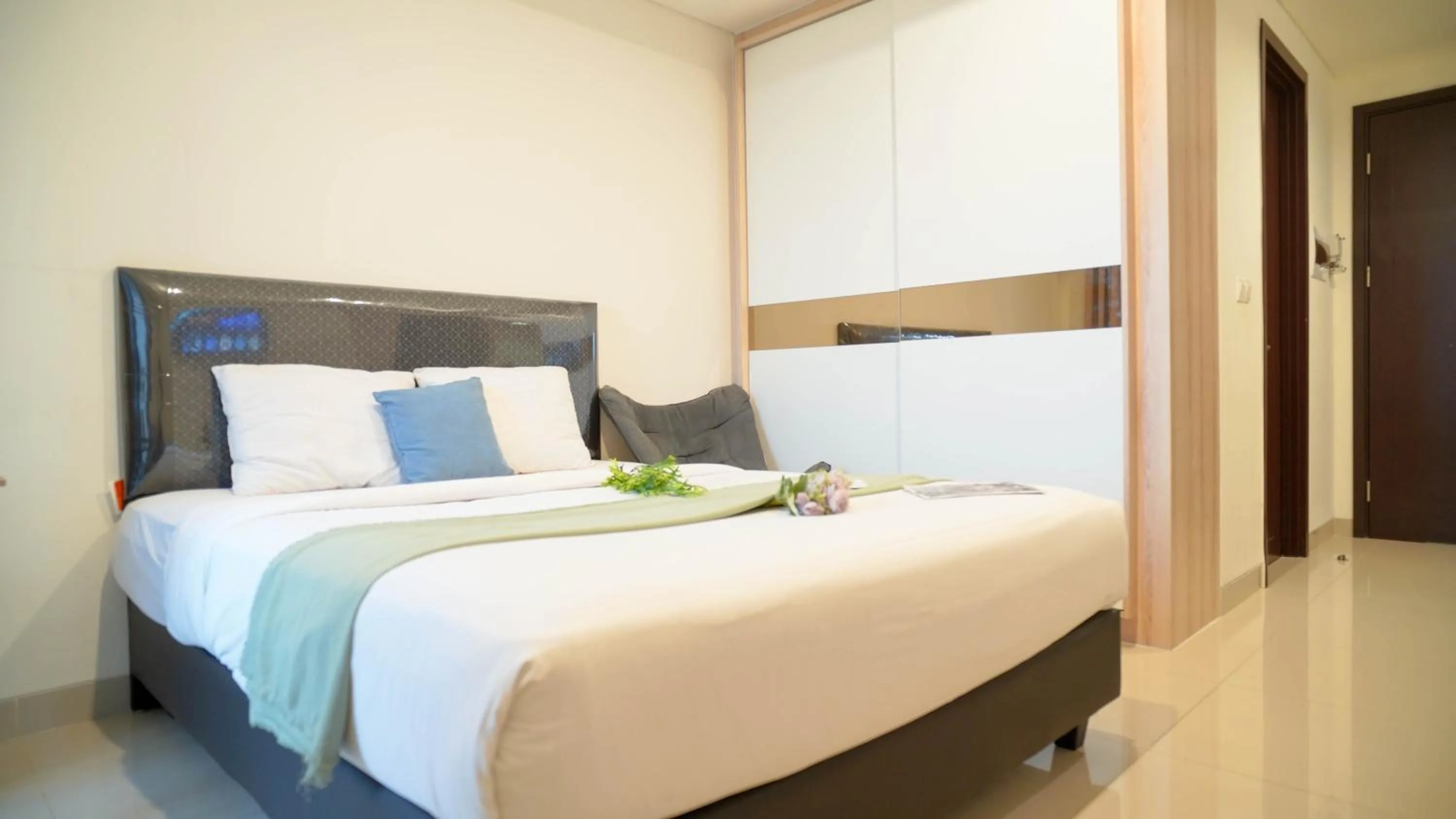 Bed in Spacious and Homey Studio at Cleon Park Apartment By Travelio