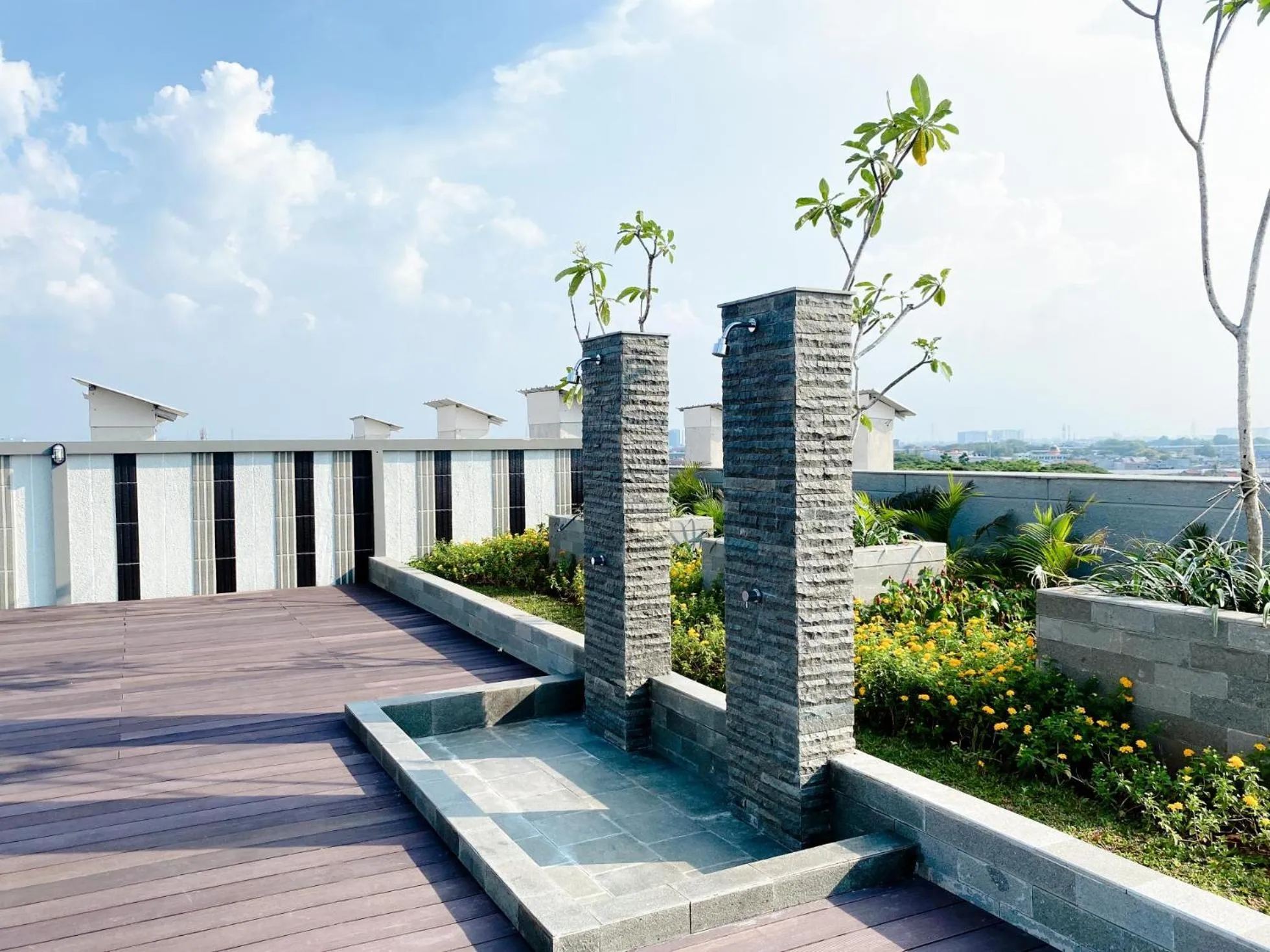 Spacious and Homey Studio at Cleon Park Apartment By Travelio