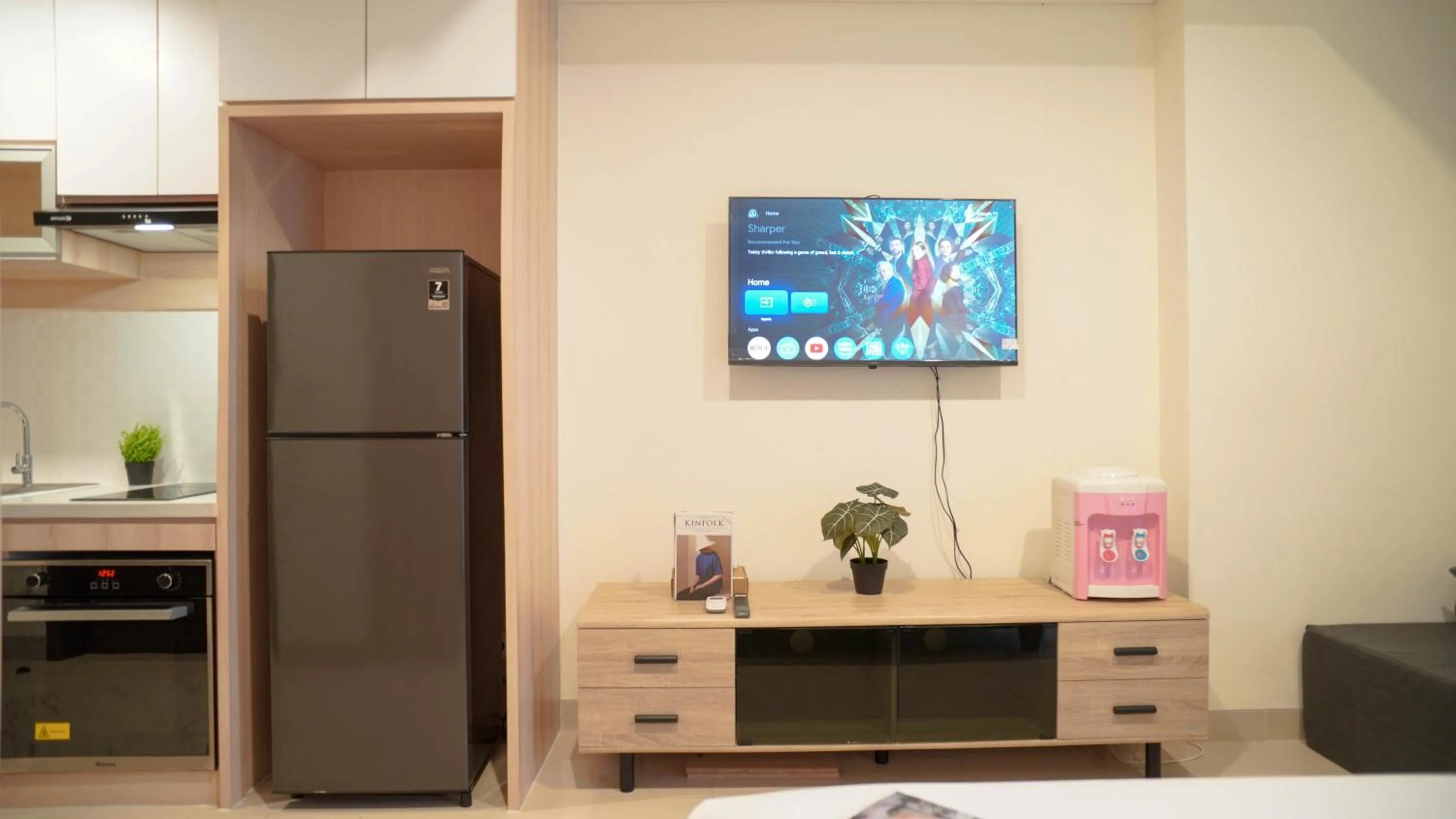 Spacious and Homey Studio at Cleon Park Apartment By Travelio