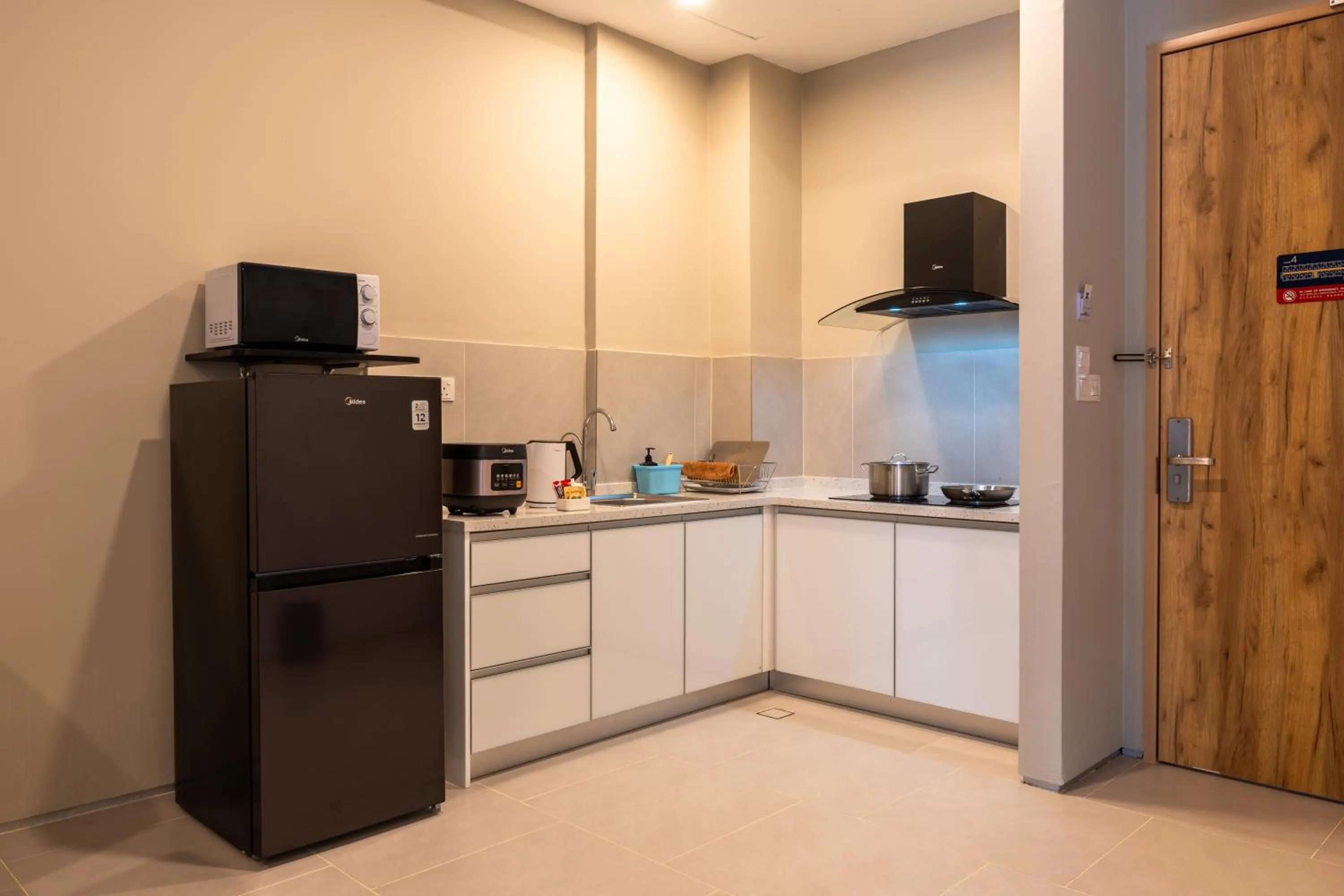 Kitchen or kitchenette in Zenith Suites Cameron