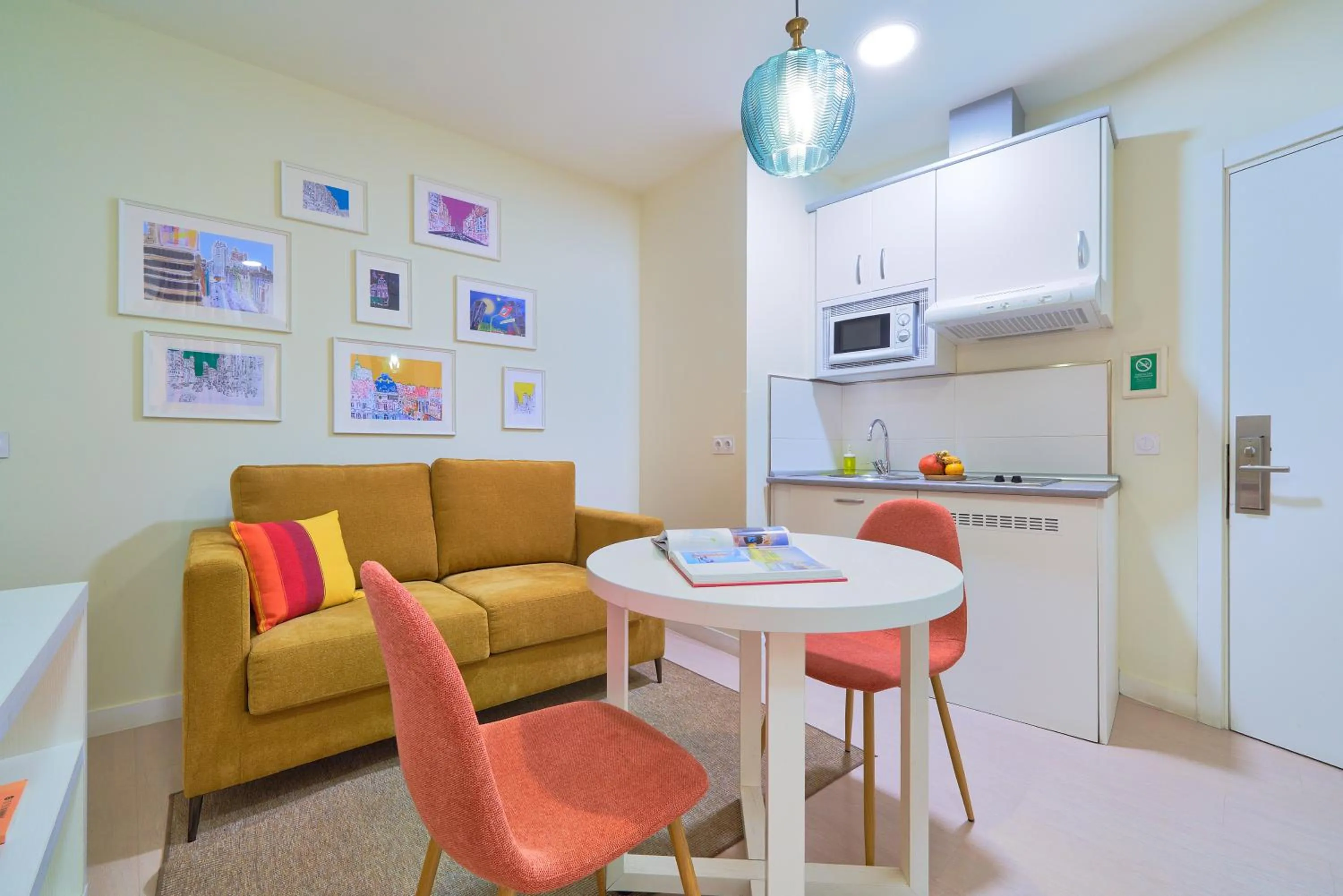 Kitchen or kitchenette in Blume Cruz Suites