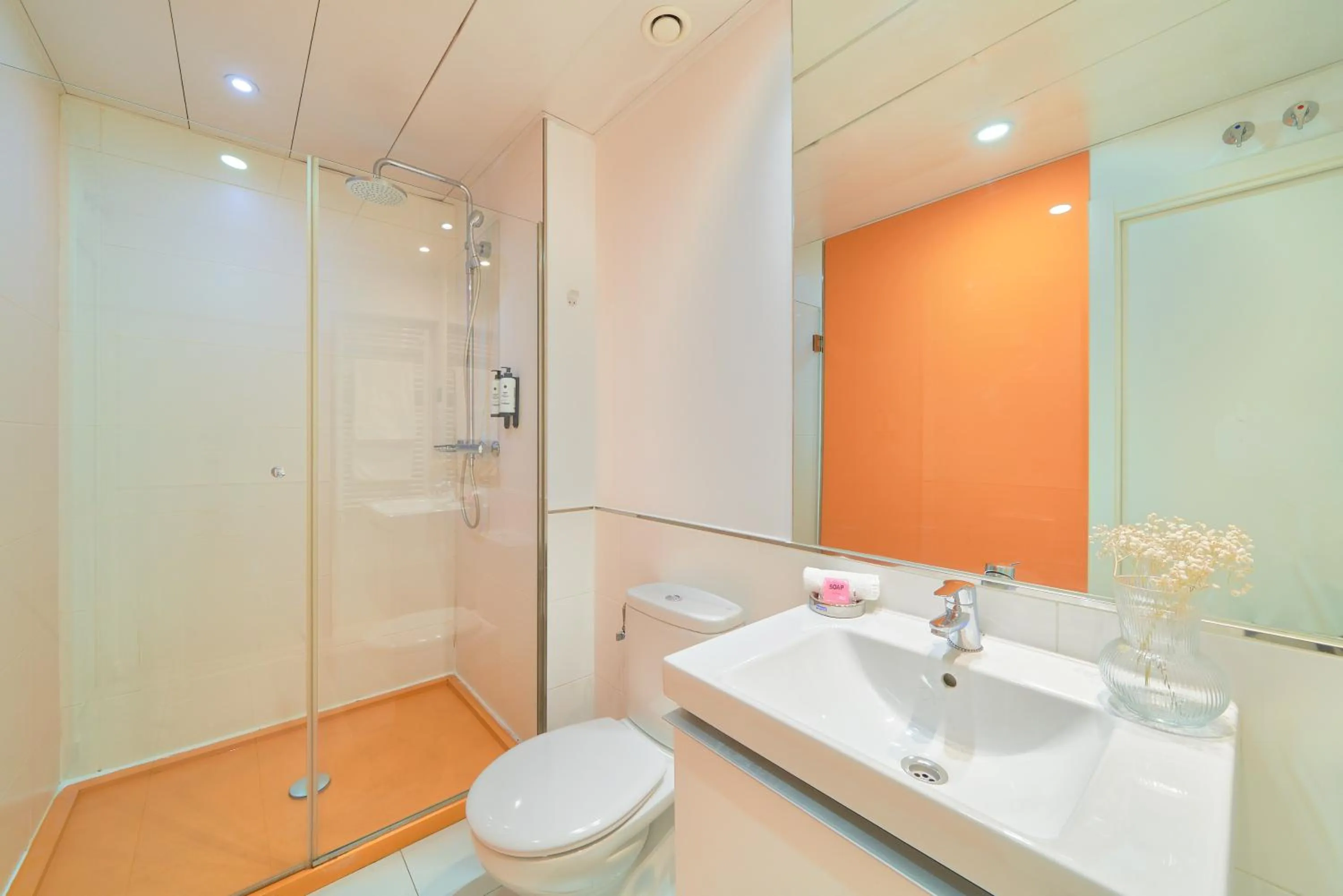 Shower in Blume Cruz Suites