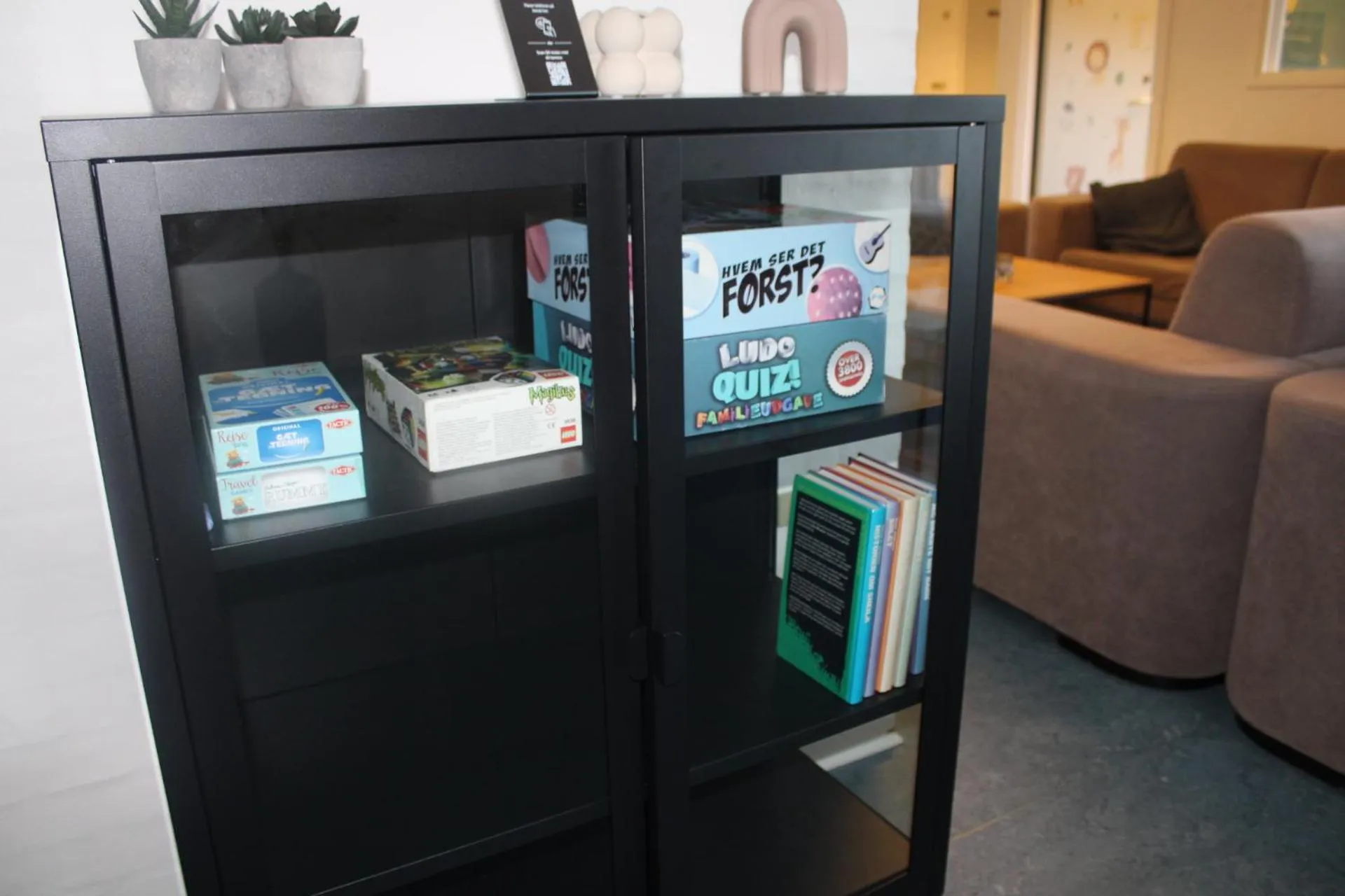 Communal lounge/ TV room in Hotel Traneparken