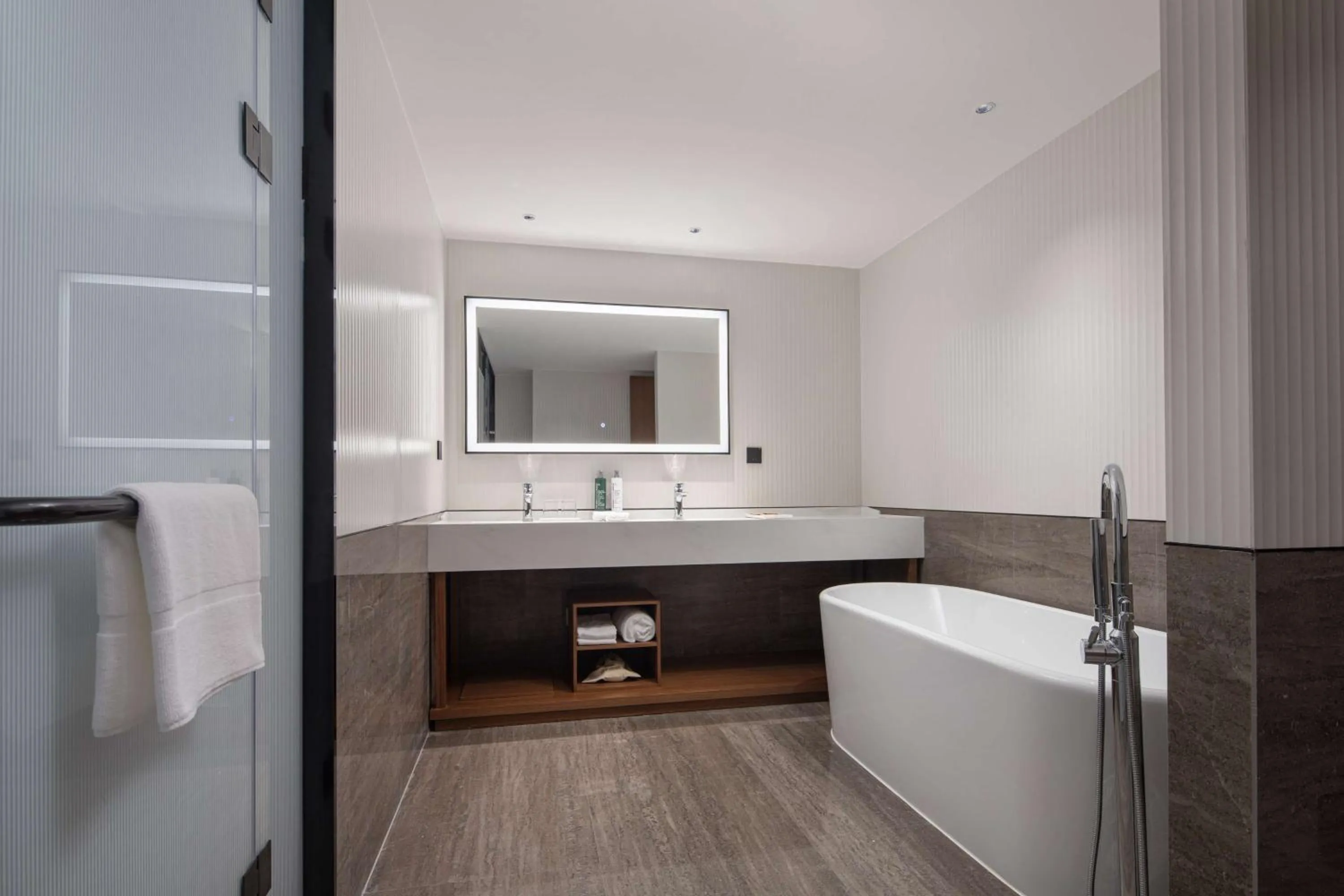 Bathroom in Hilton Garden Inn Beihai Jiafu