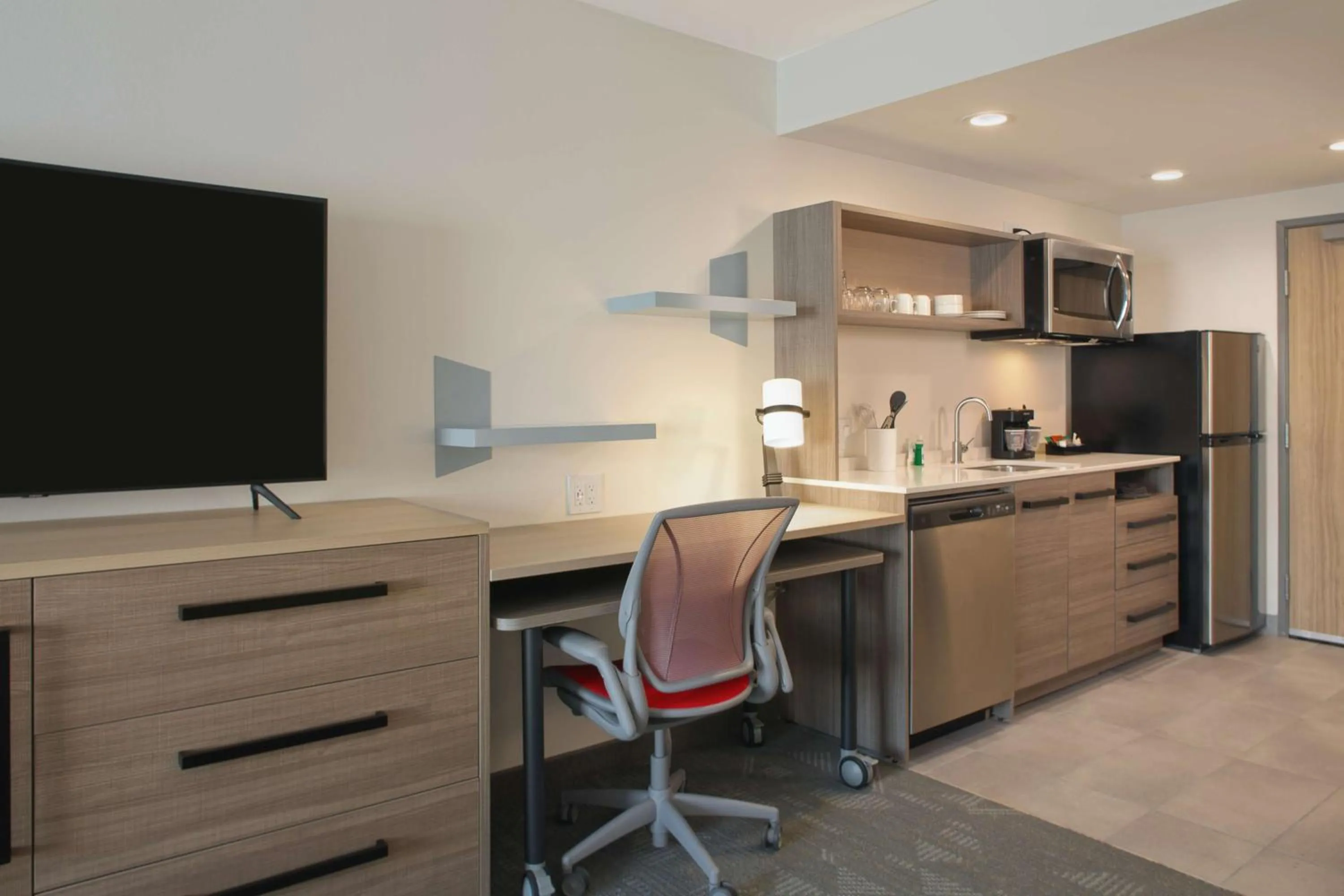 Kitchen or kitchenette in Home2 Suites By Hilton Little Rock Midtown Medical Center