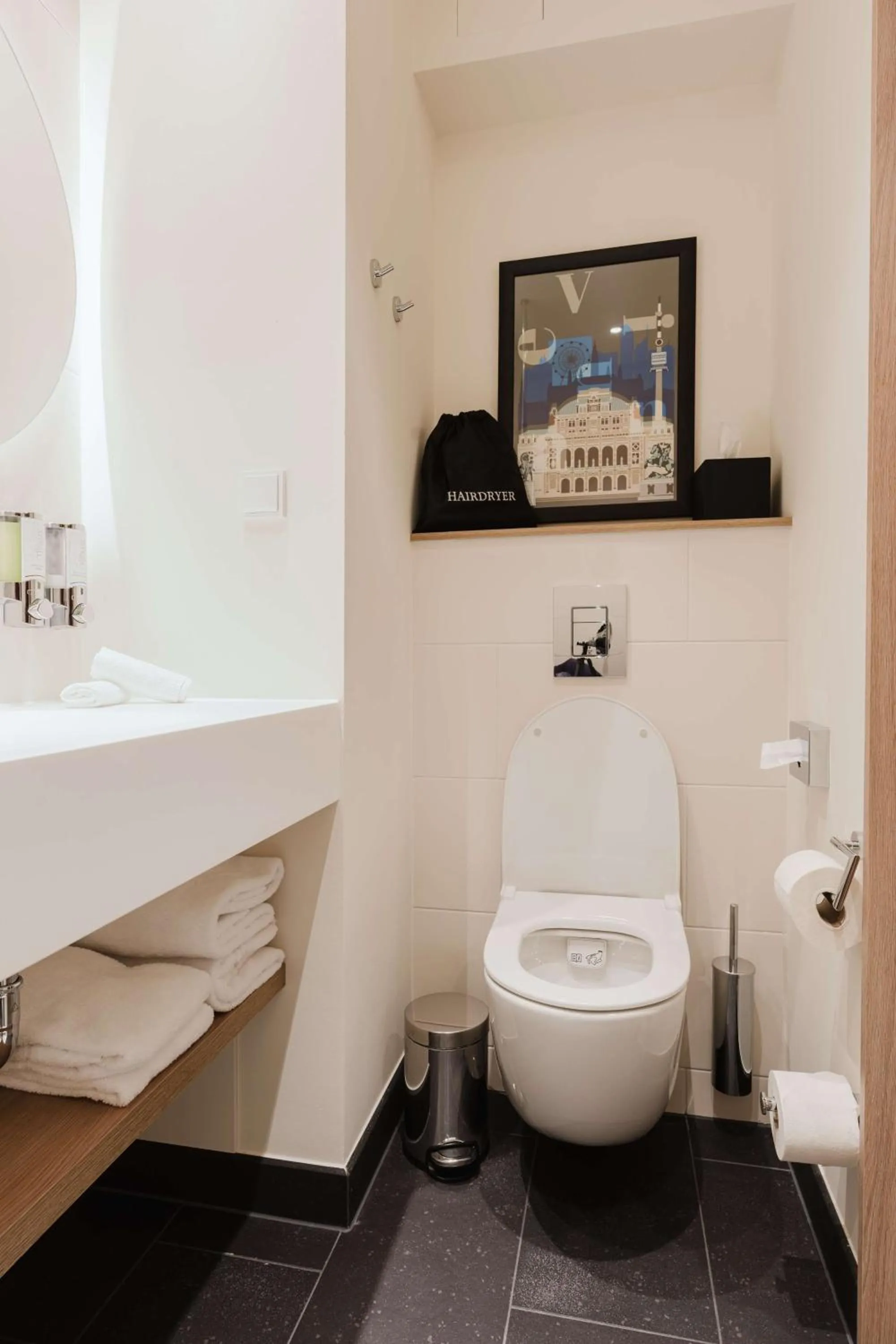 Bathroom in Hampton By Hilton Vienna City West