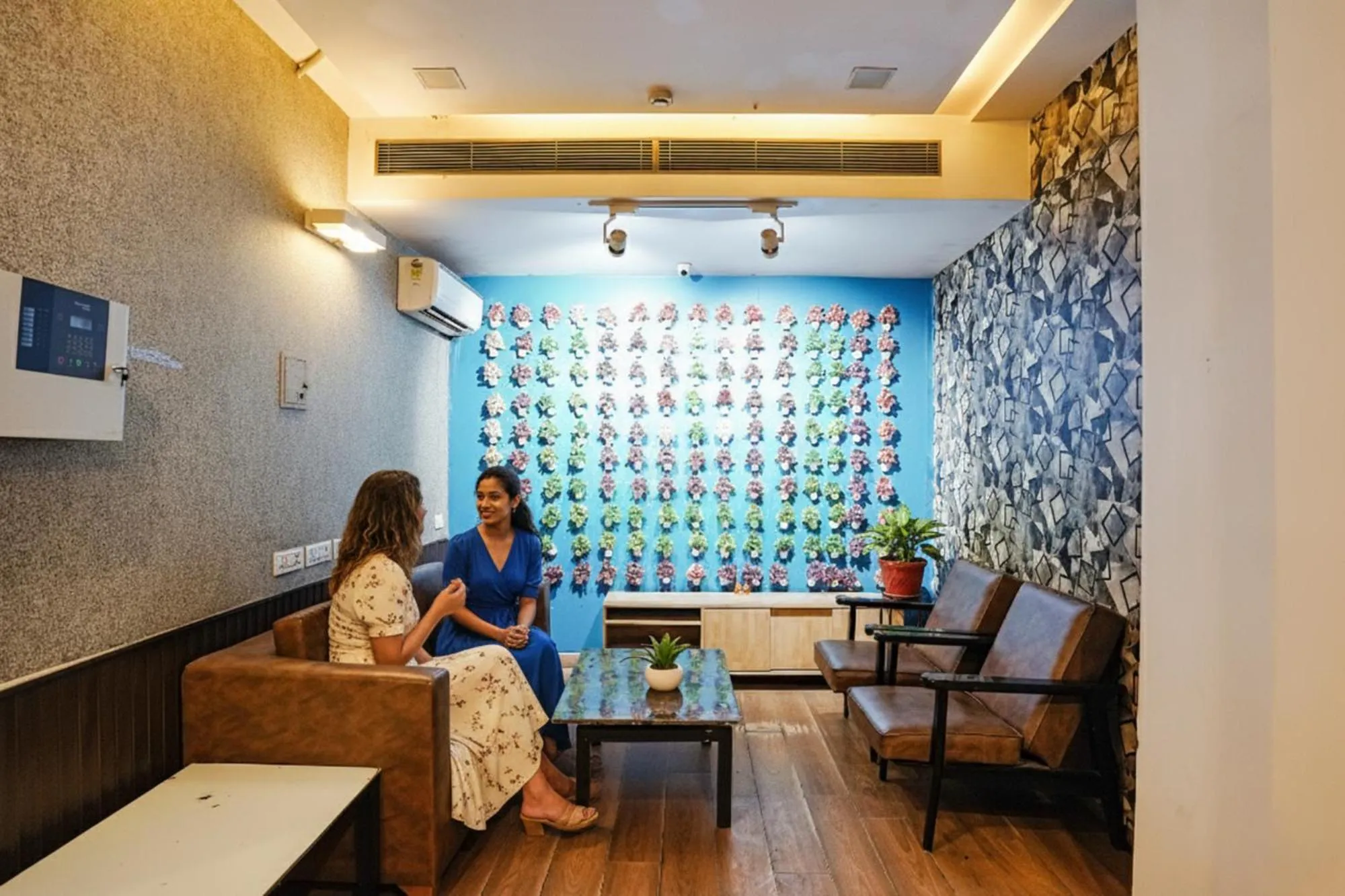 Seating area in FabHotel Kaushambi