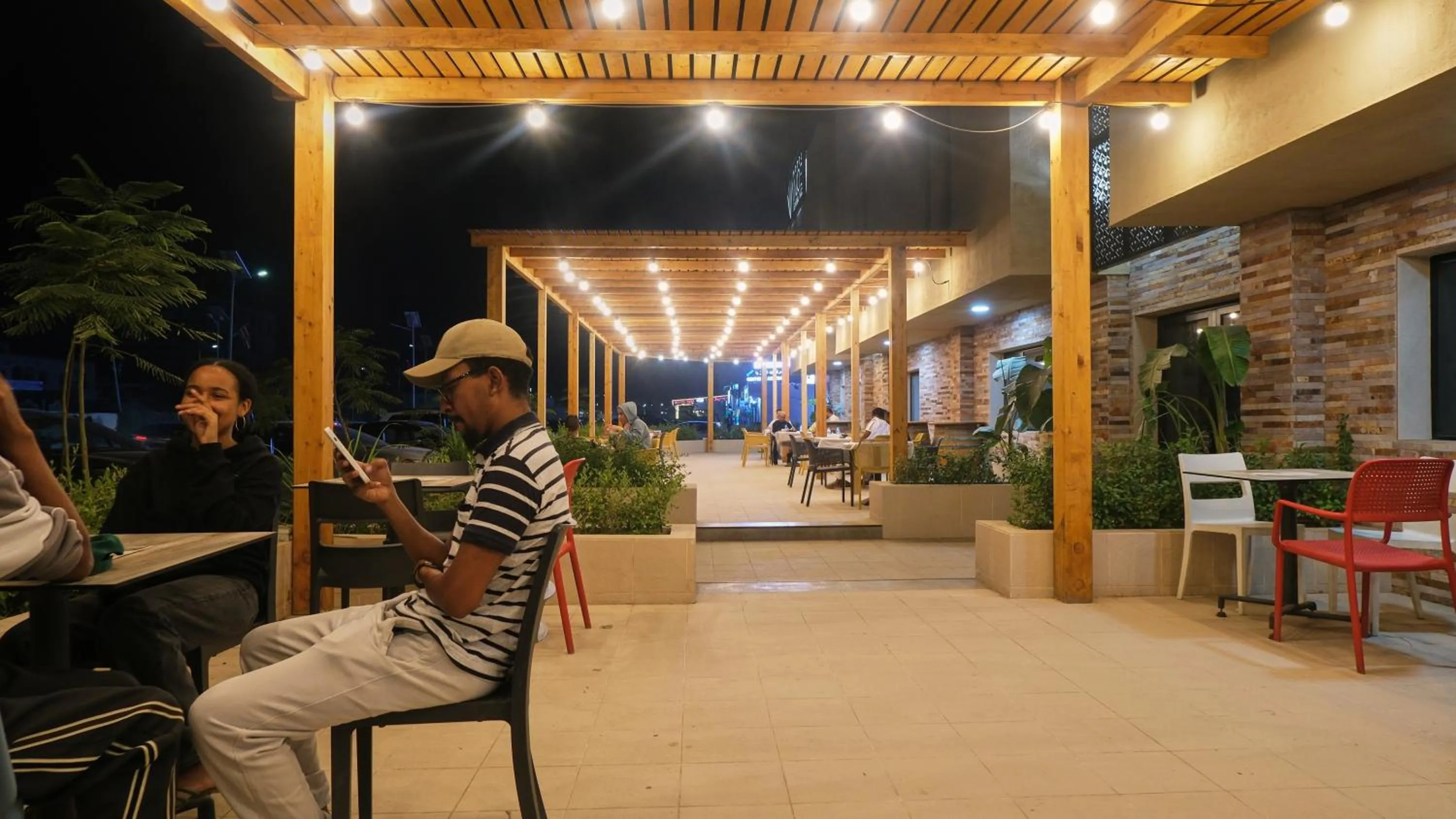 Restaurant/places to eat in Hotel Aloe Emira NKC