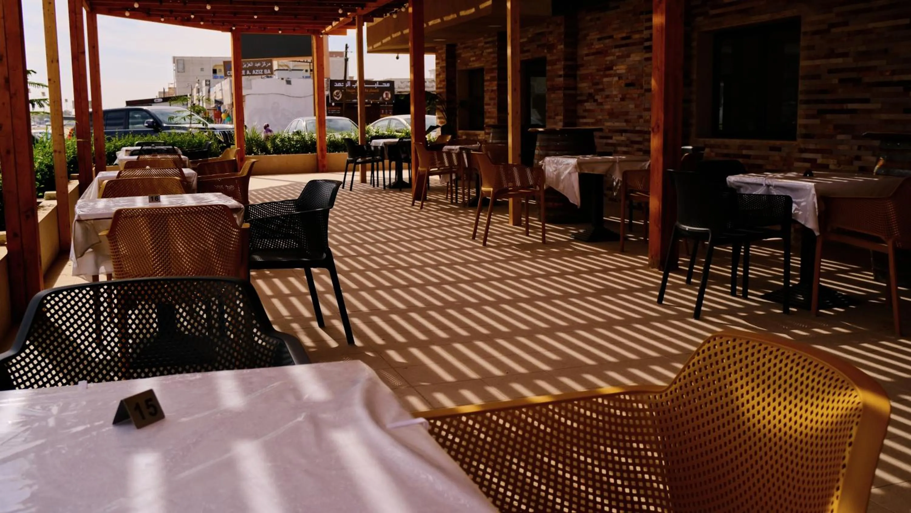 Restaurant/places to eat in Hotel Aloe Emira NKC