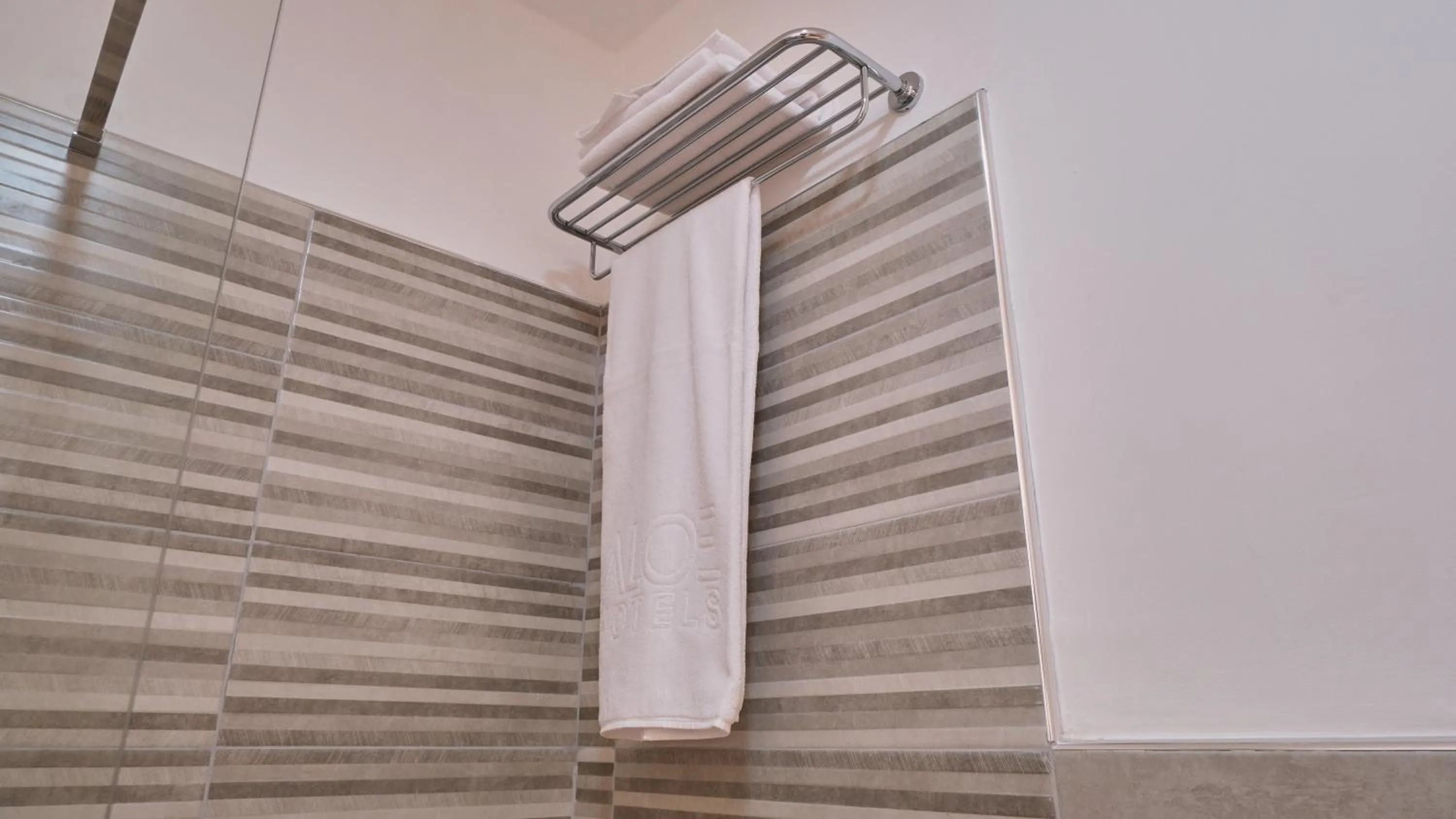 Bathroom in Hotel Aloe Emira NKC
