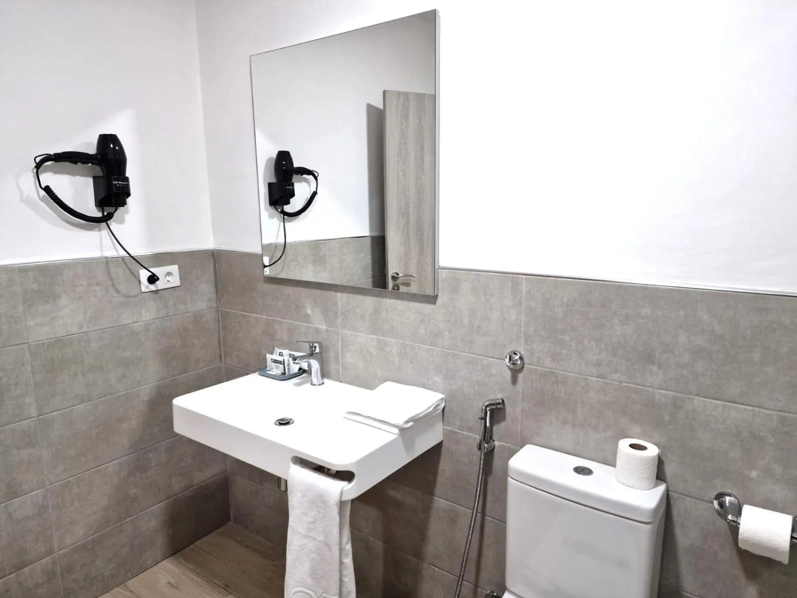 Bathroom in Hotel Aloe Emira NKC