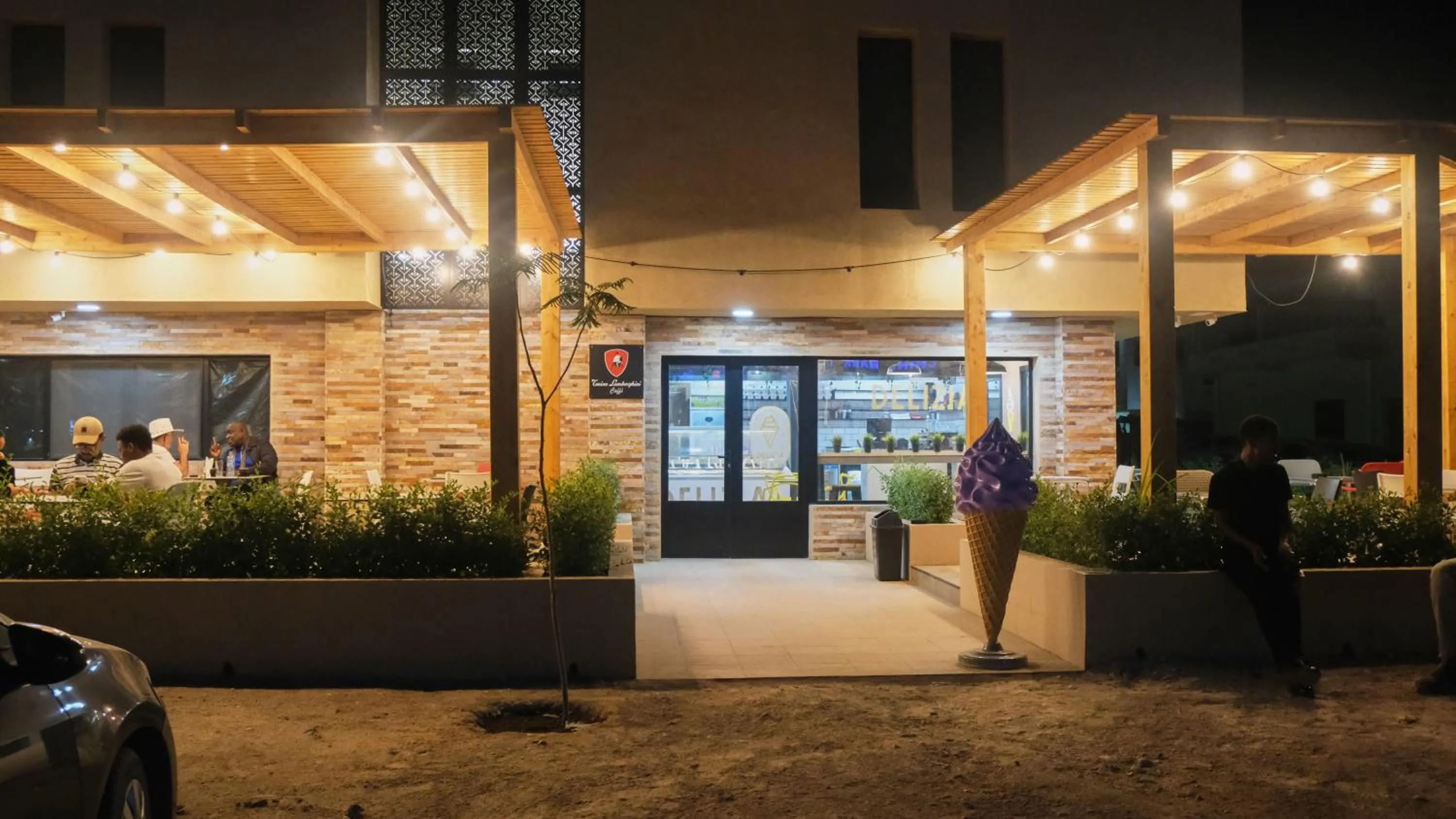 Restaurant/places to eat in Hotel Aloe Emira NKC