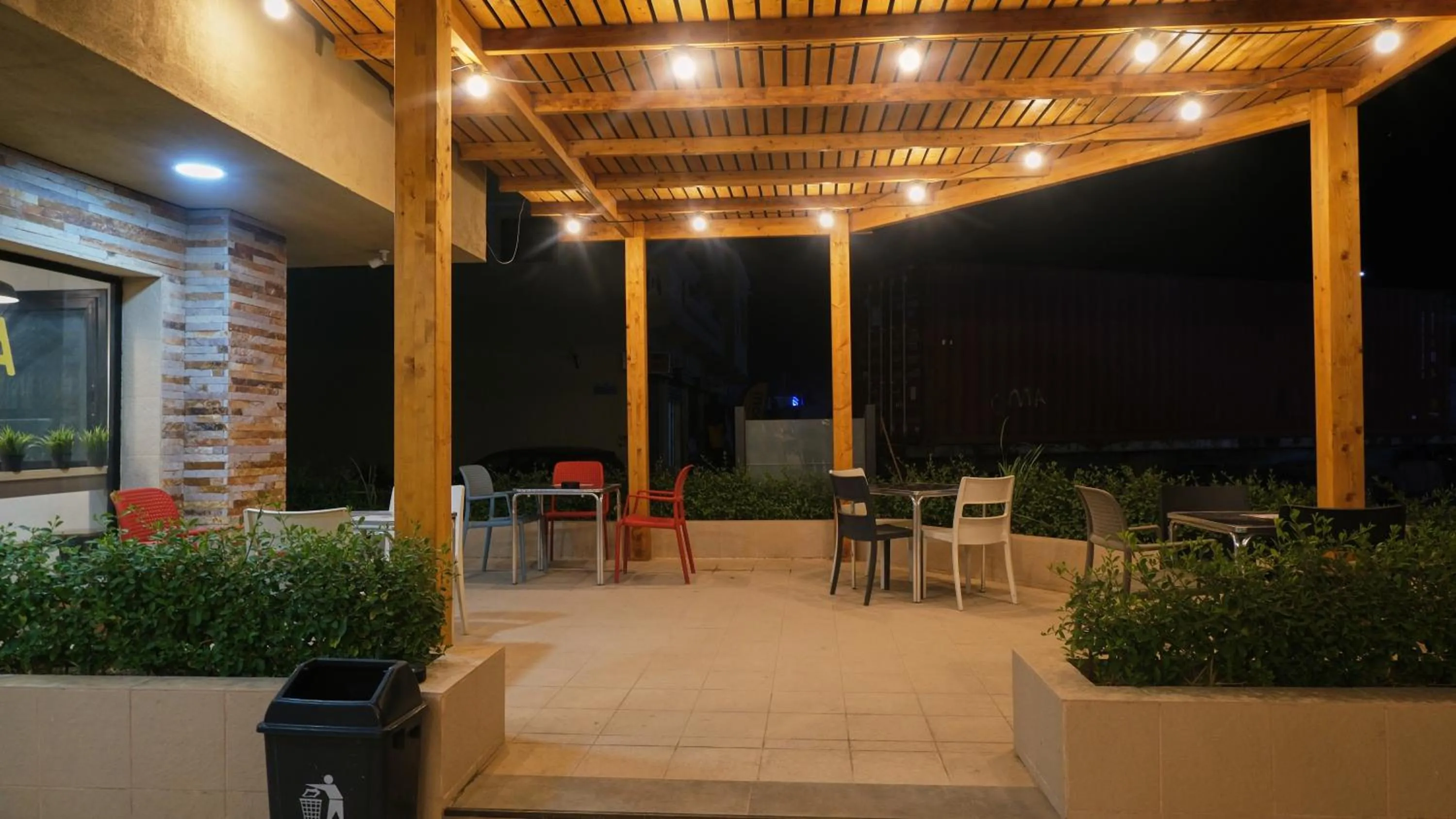 Restaurant/places to eat in Hotel Aloe Emira NKC