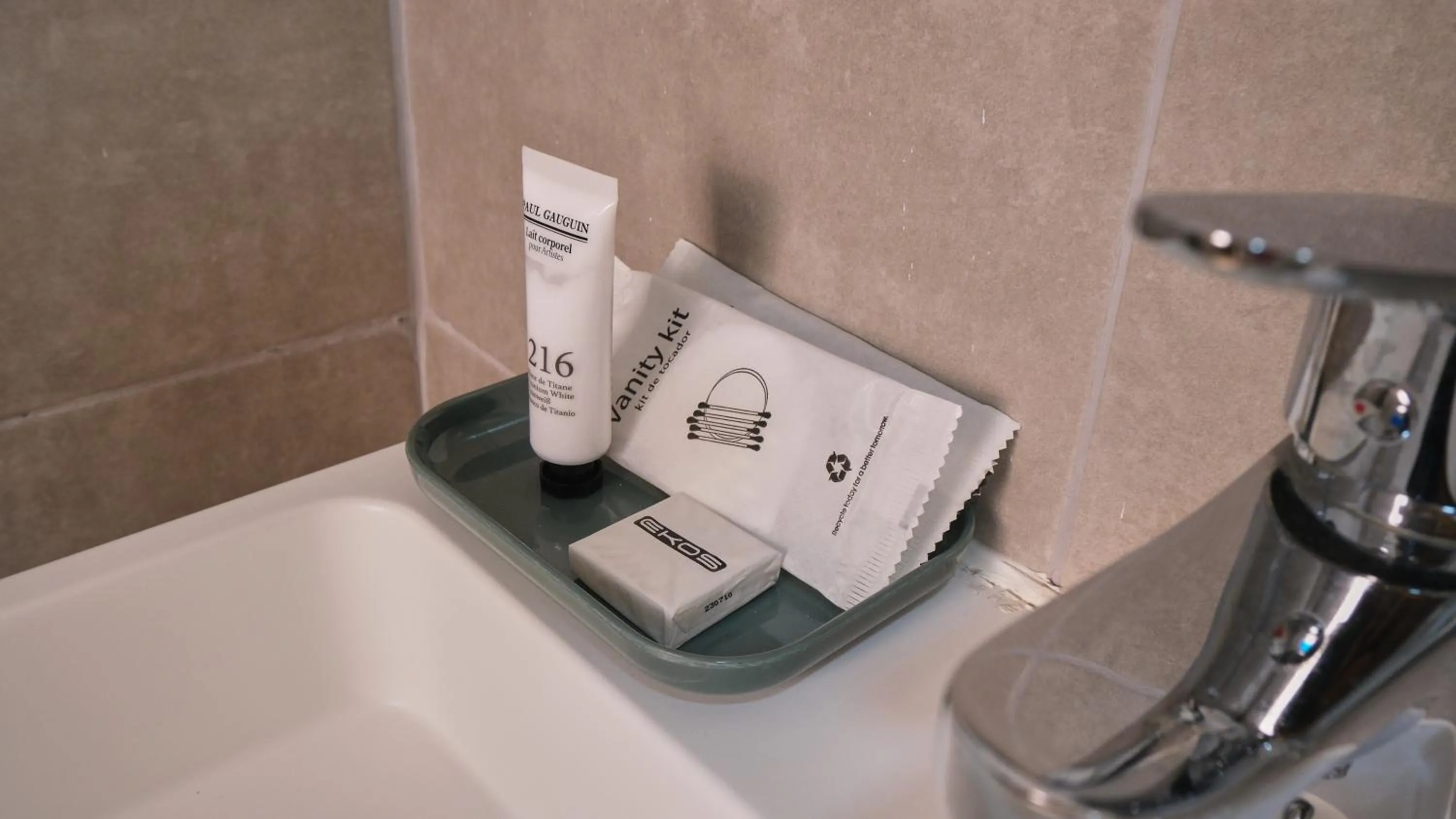 Bathroom in Hotel Aloe Emira NKC