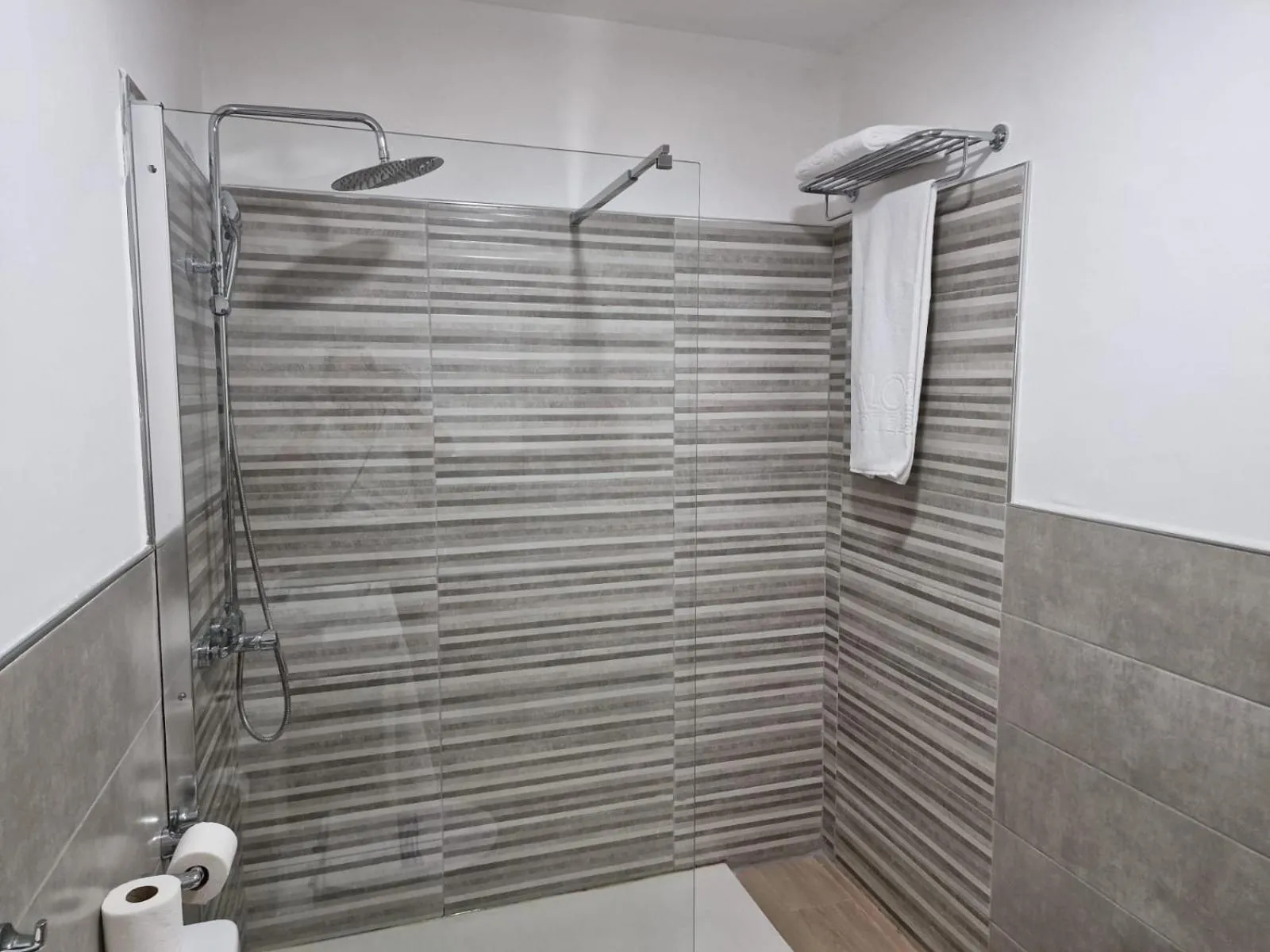 Shower in Hotel Aloe Emira NKC