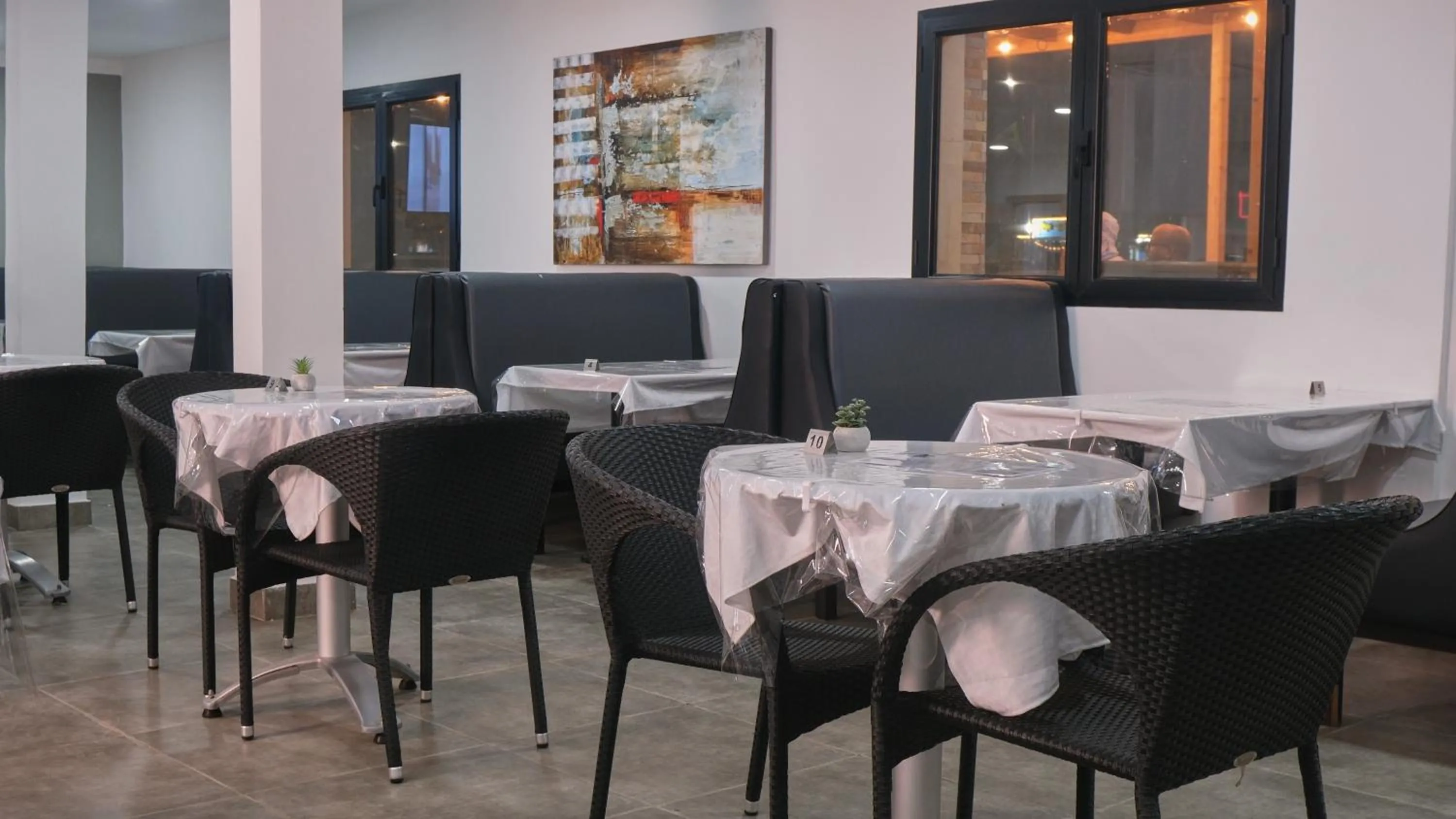 Restaurant/places to eat in Hotel Aloe Emira NKC