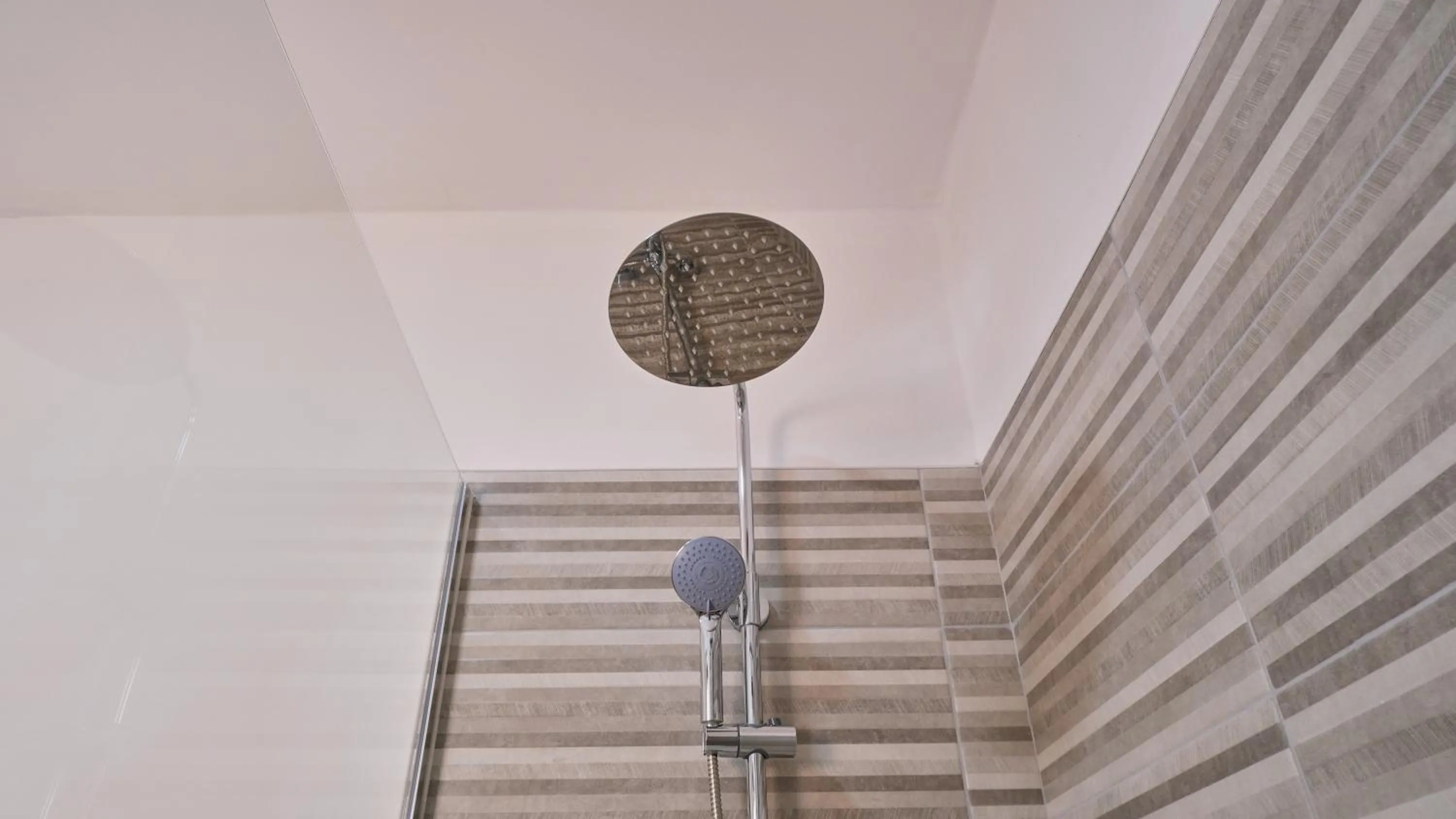 Shower in Hotel Aloe Emira NKC