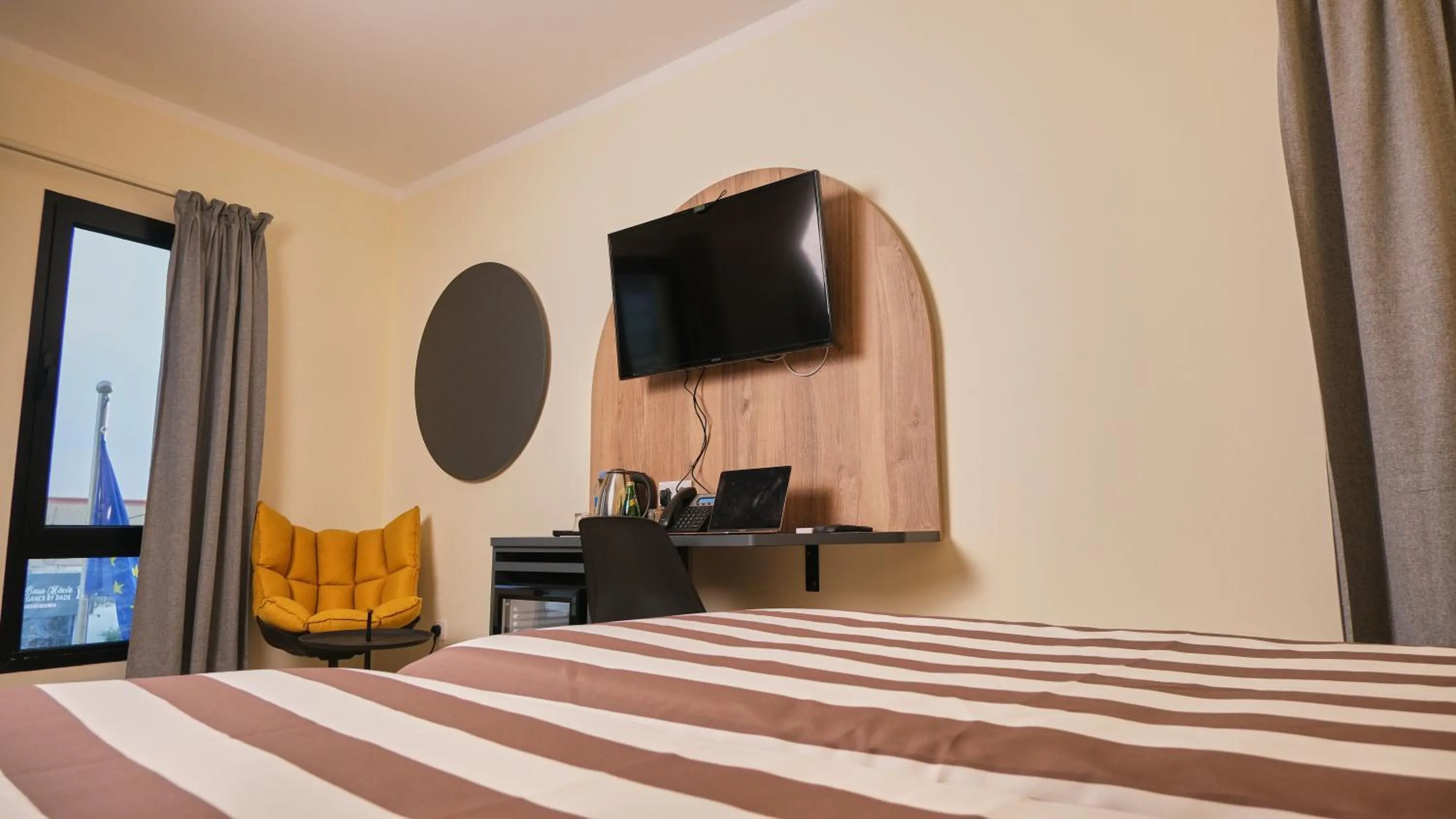 TV and multimedia, Bed in Hotel Aloe Emira NKC