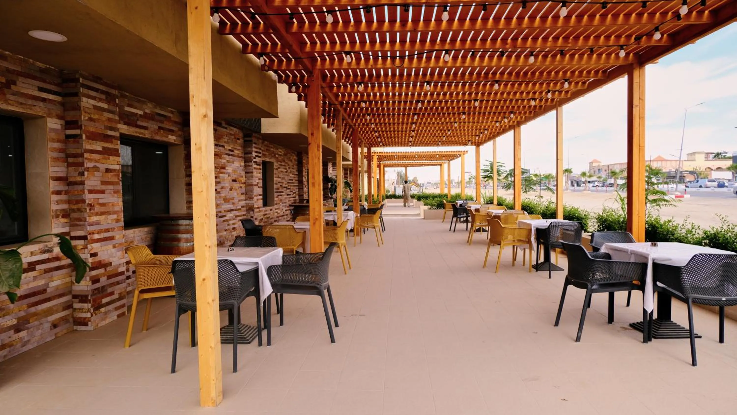Restaurant/places to eat in Hotel Aloe Emira NKC