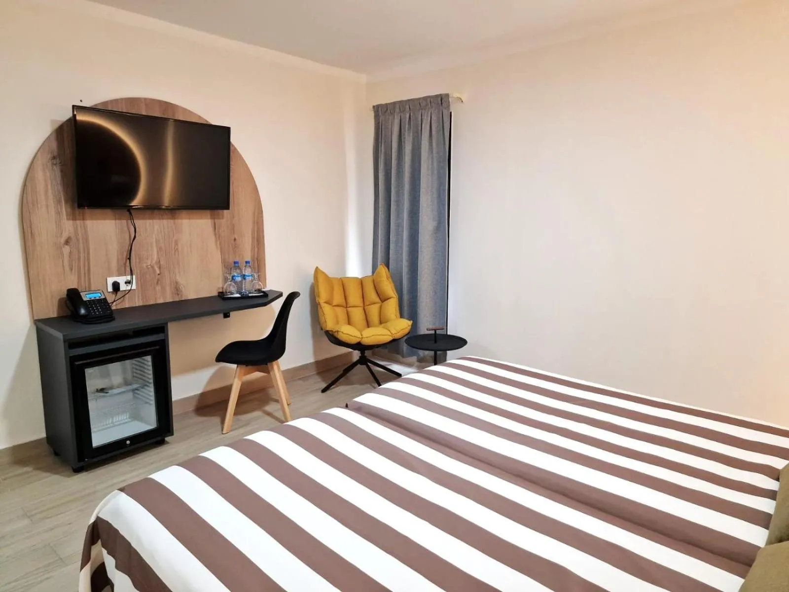 TV and multimedia, Bed in Hotel Aloe Emira NKC