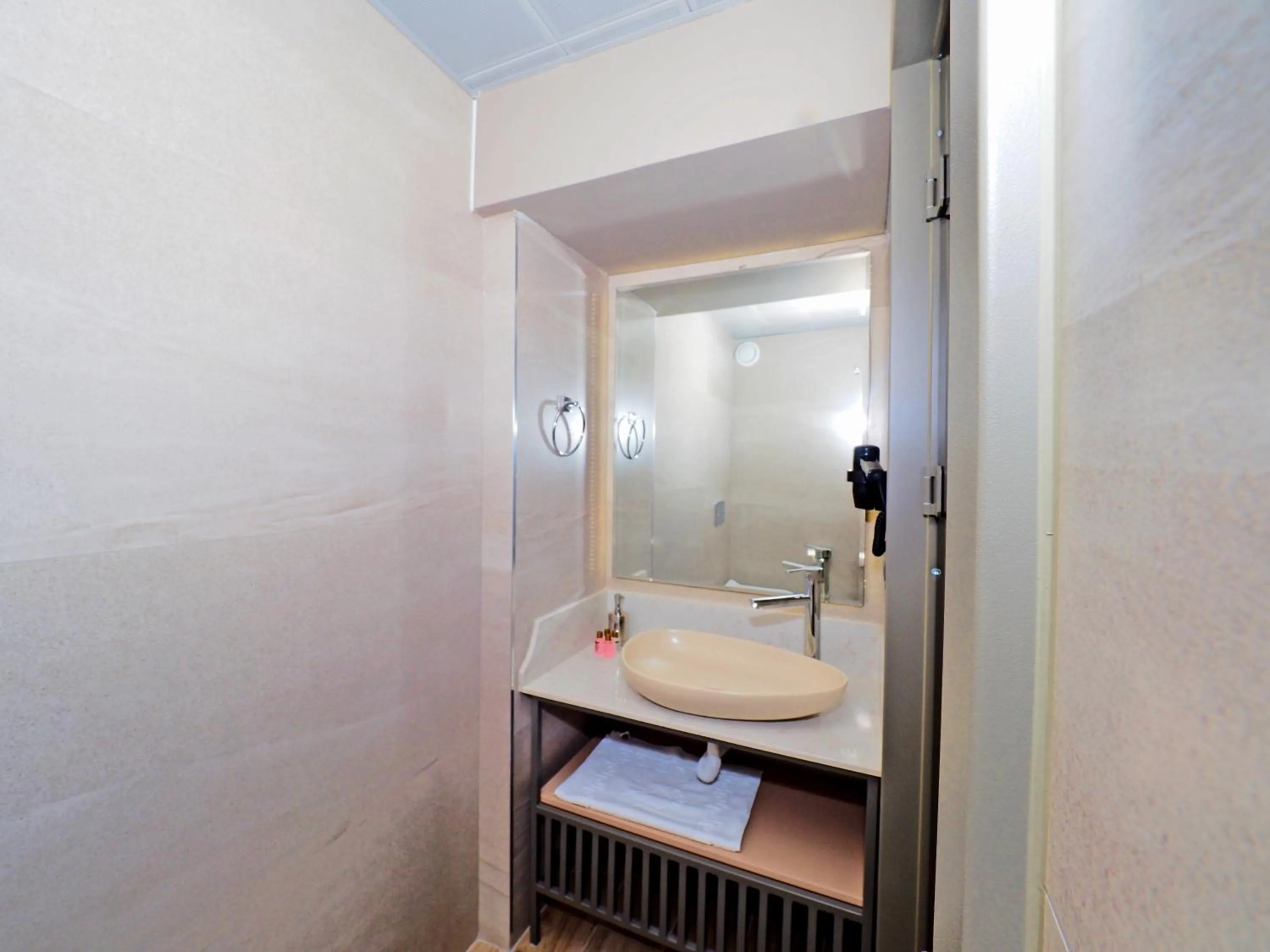 Bathroom in Premium Hotel Old City