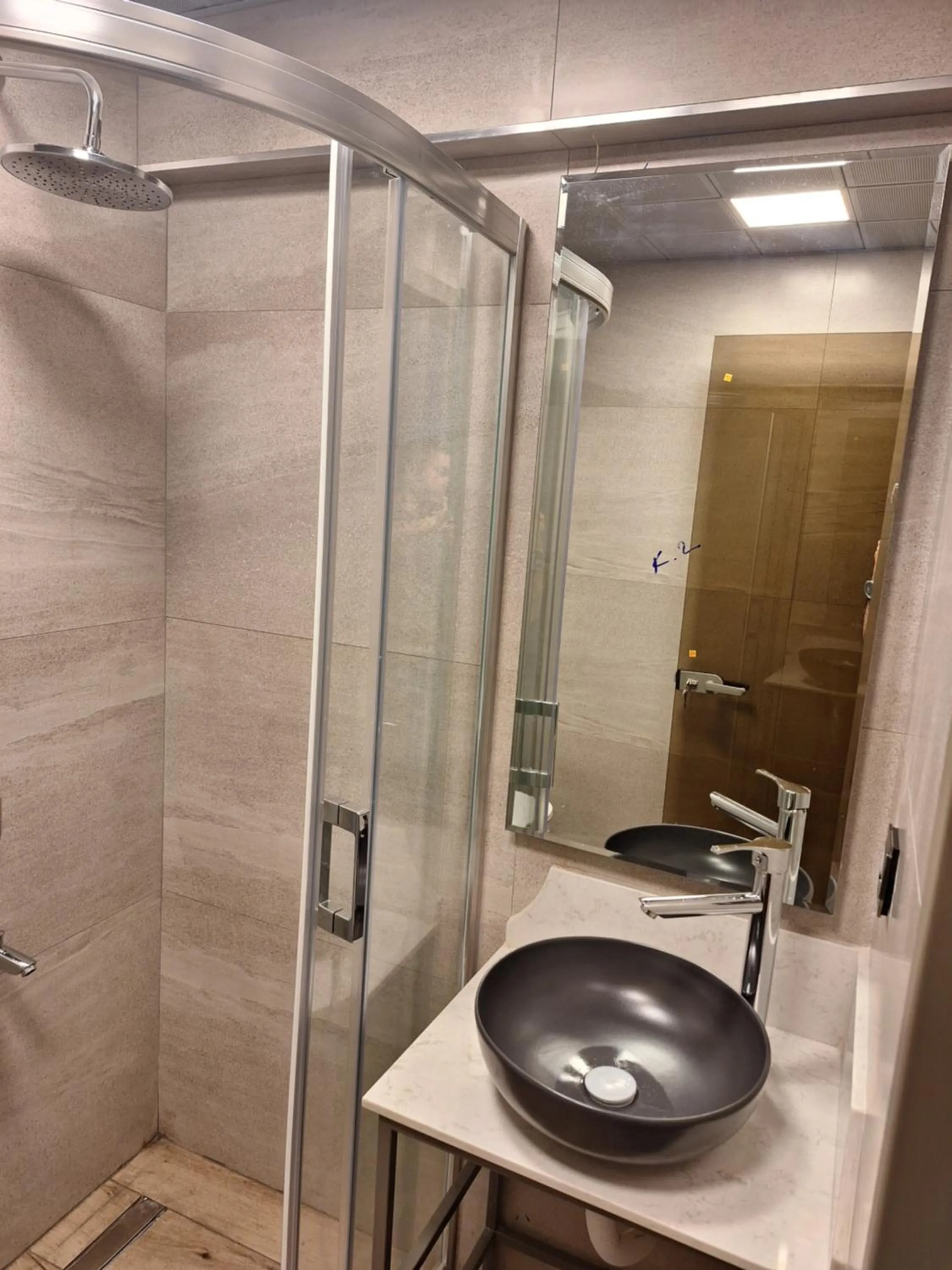 Shower in Premium Hotel Old City