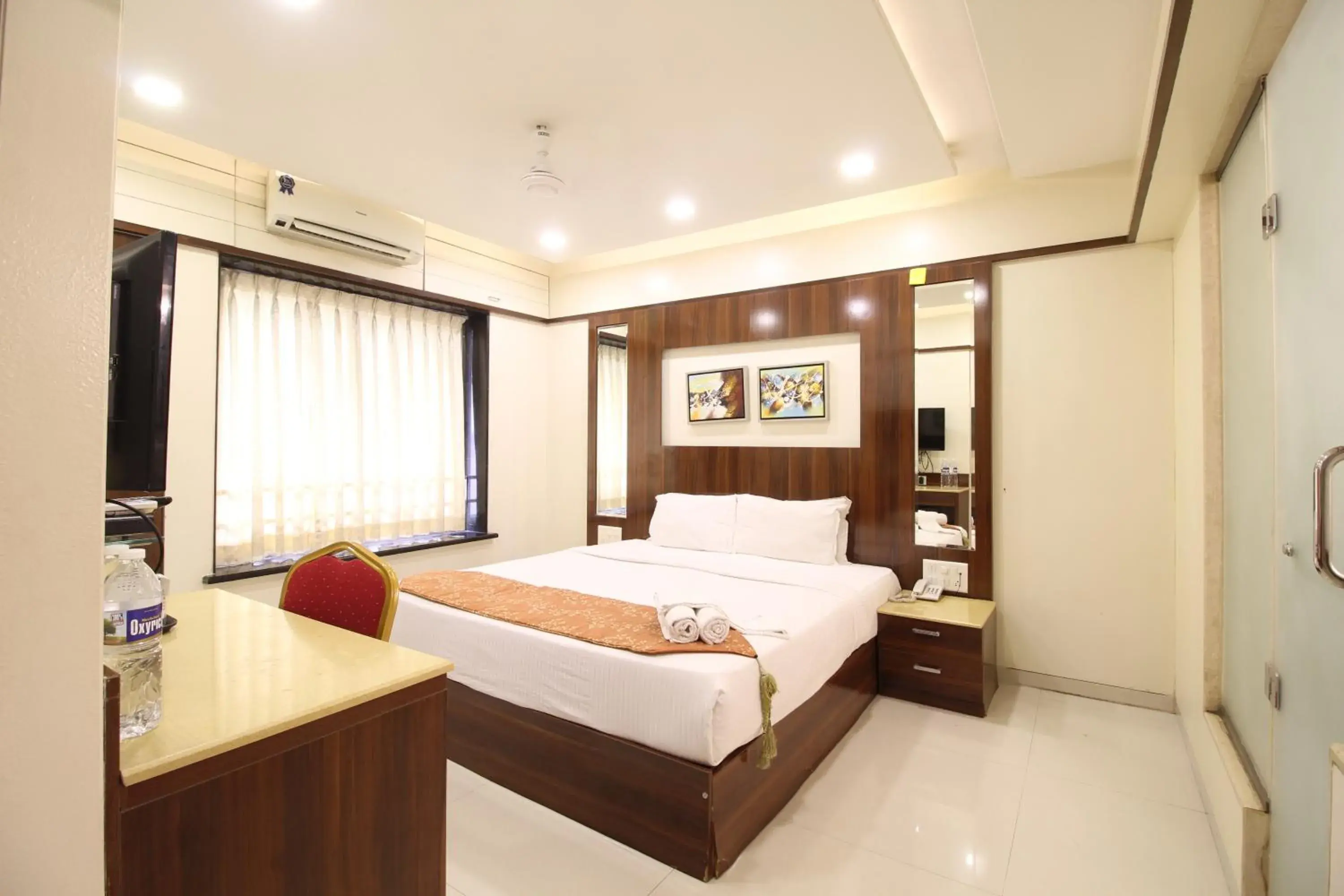 Queen Suite in The Grand Tulip Queen Suite in The Grand Tulip