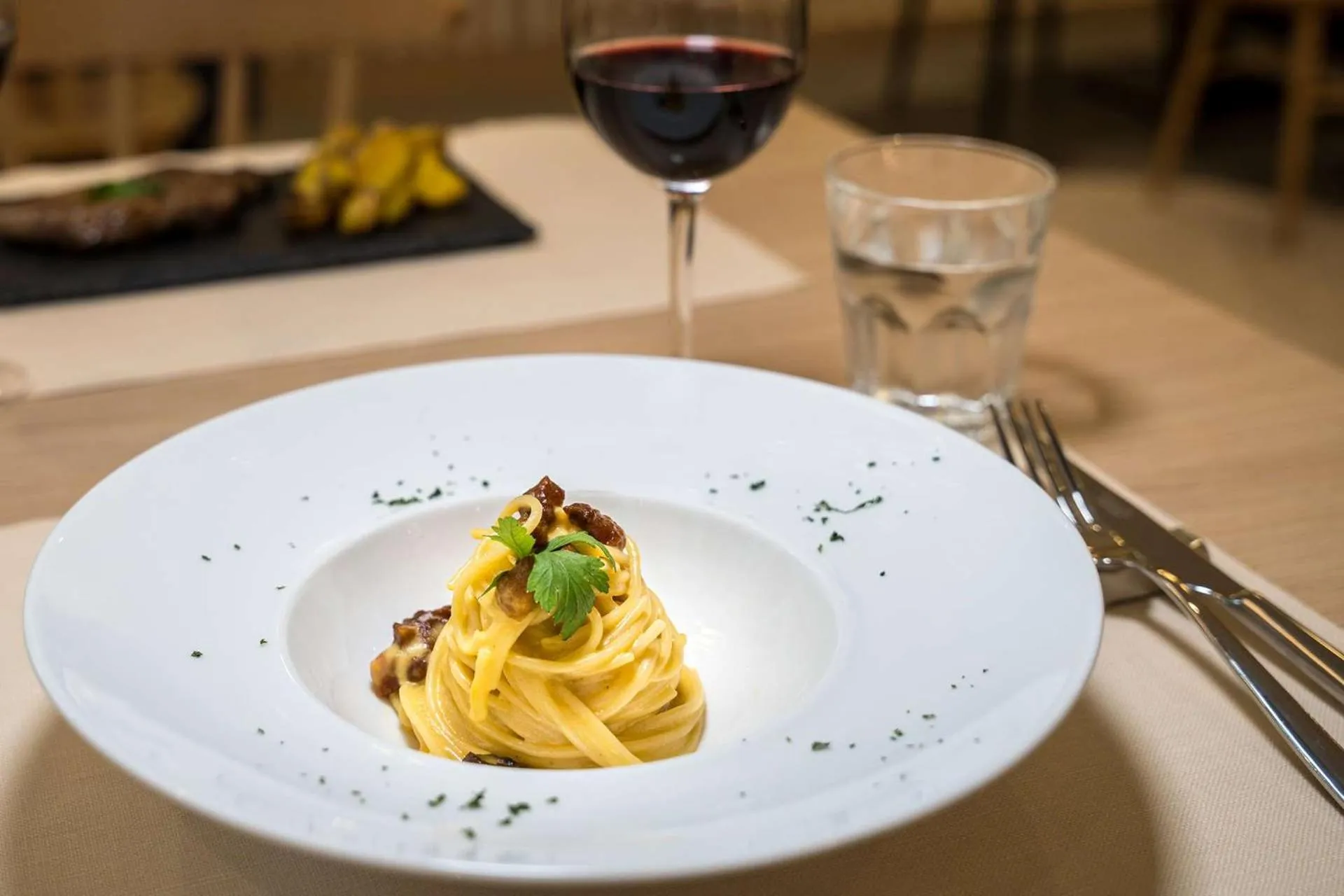 Dining area in Hampton By Hilton Locarno