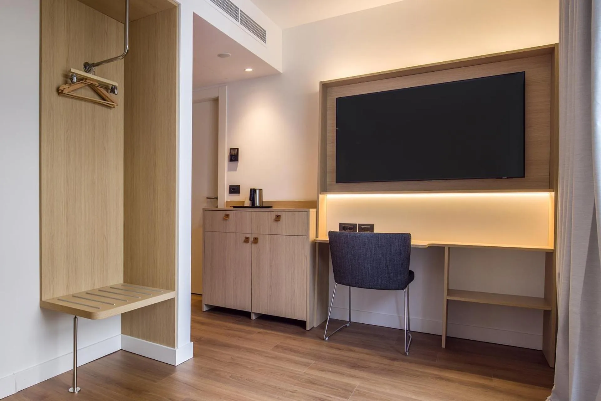 TV and multimedia in Hampton By Hilton Locarno
