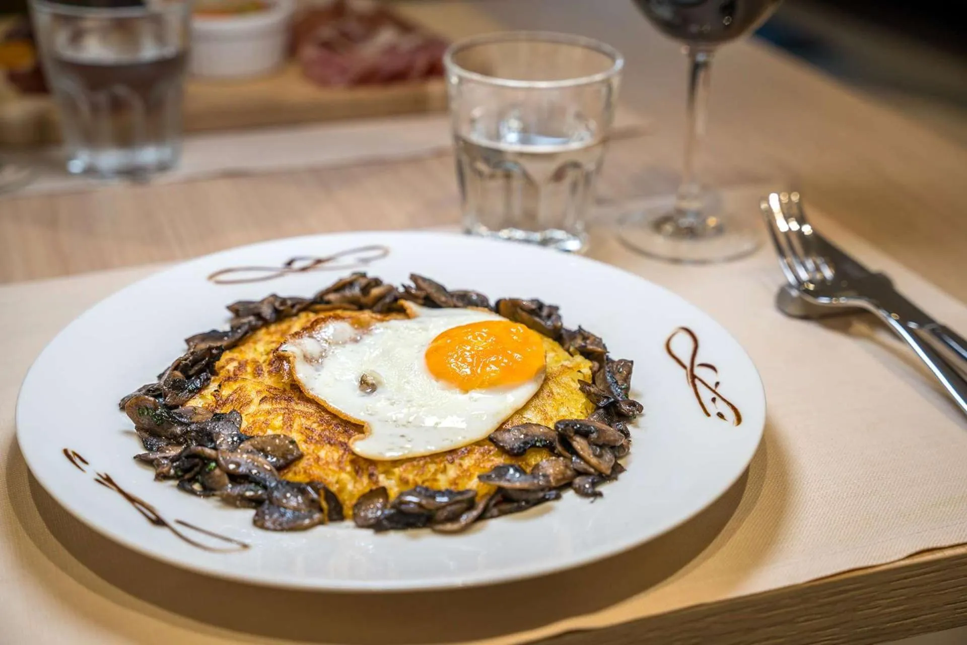 Dining area in Hampton By Hilton Locarno