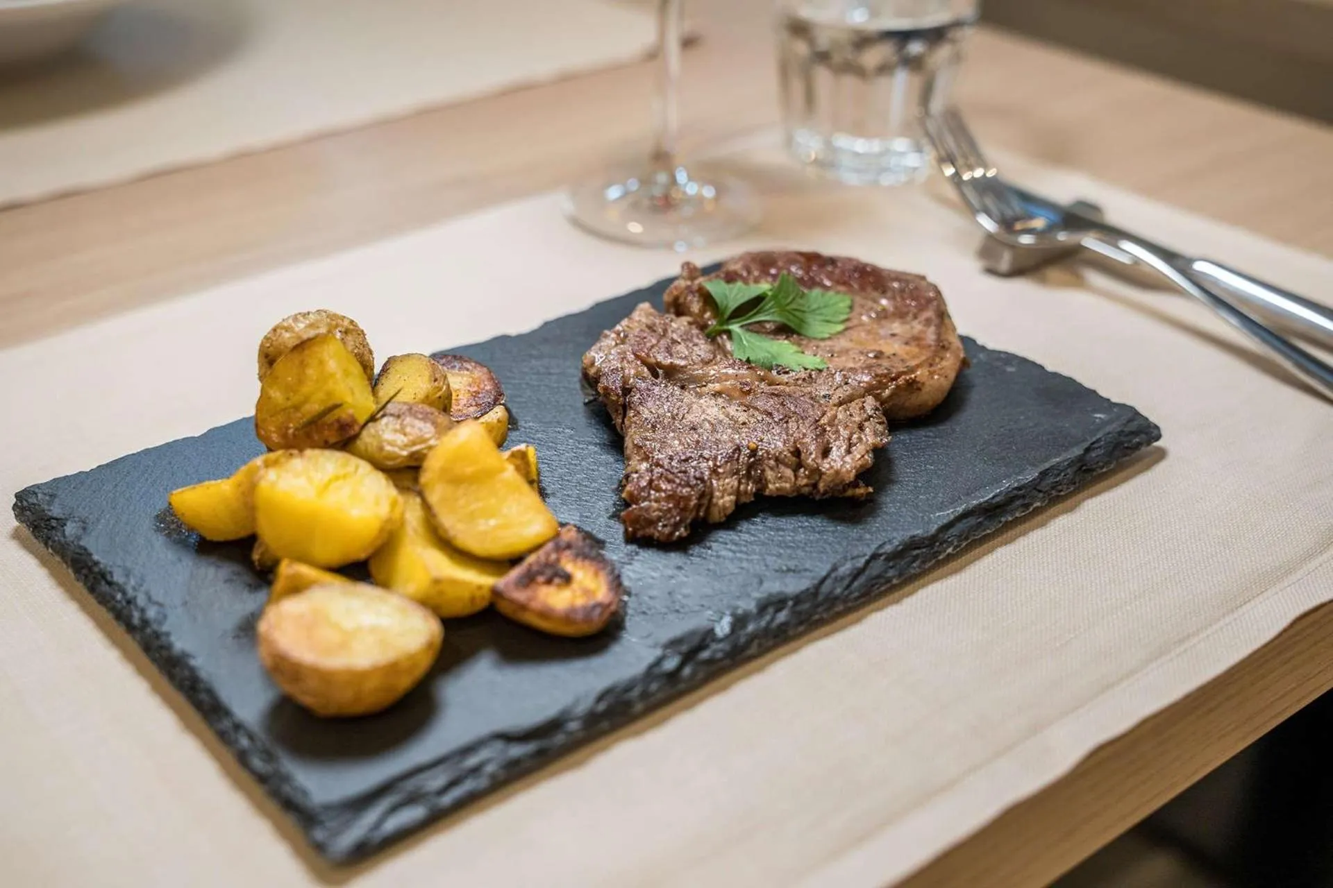 Dining area in Hampton By Hilton Locarno