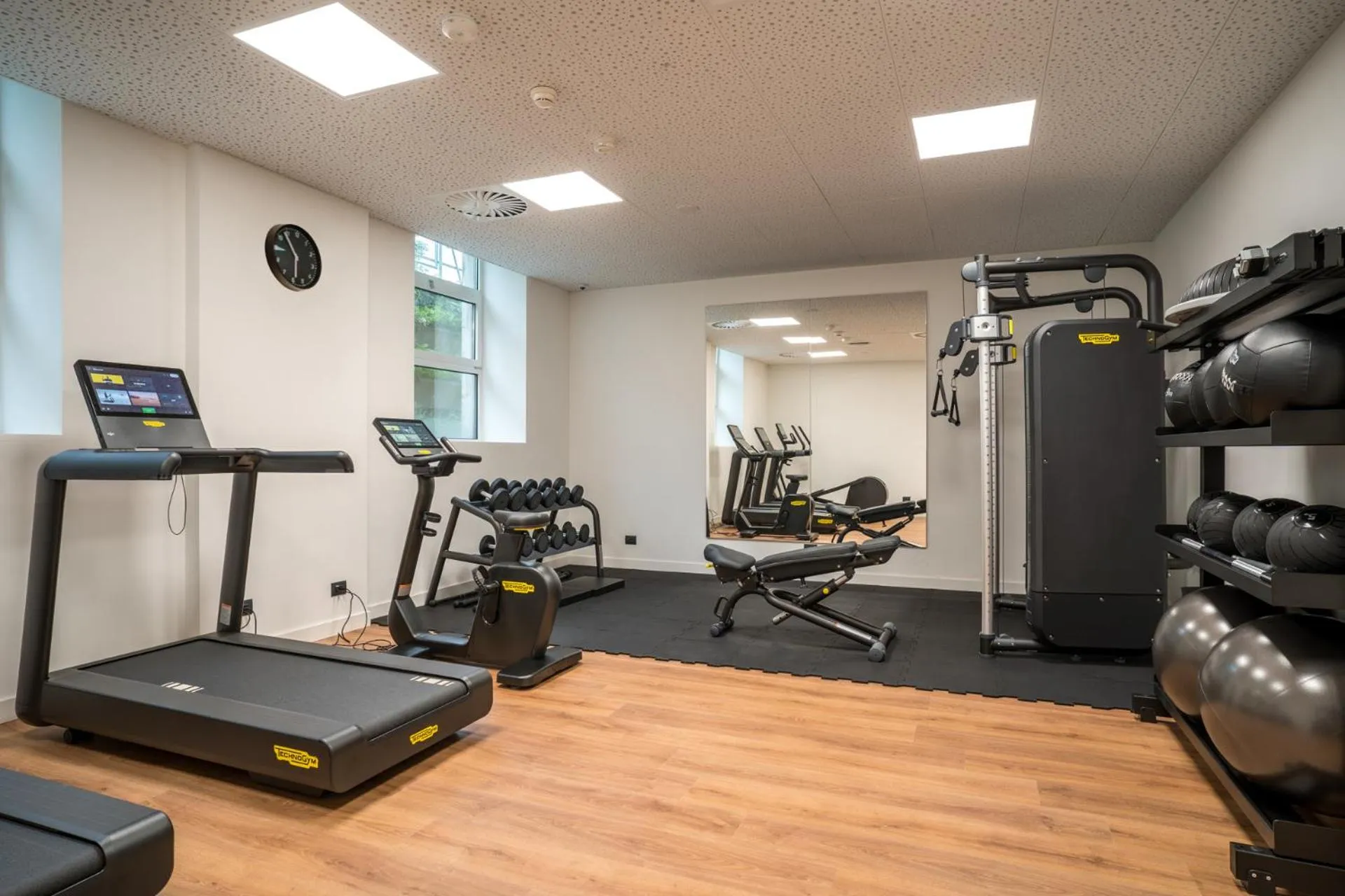 TV and multimedia in Hampton By Hilton Locarno