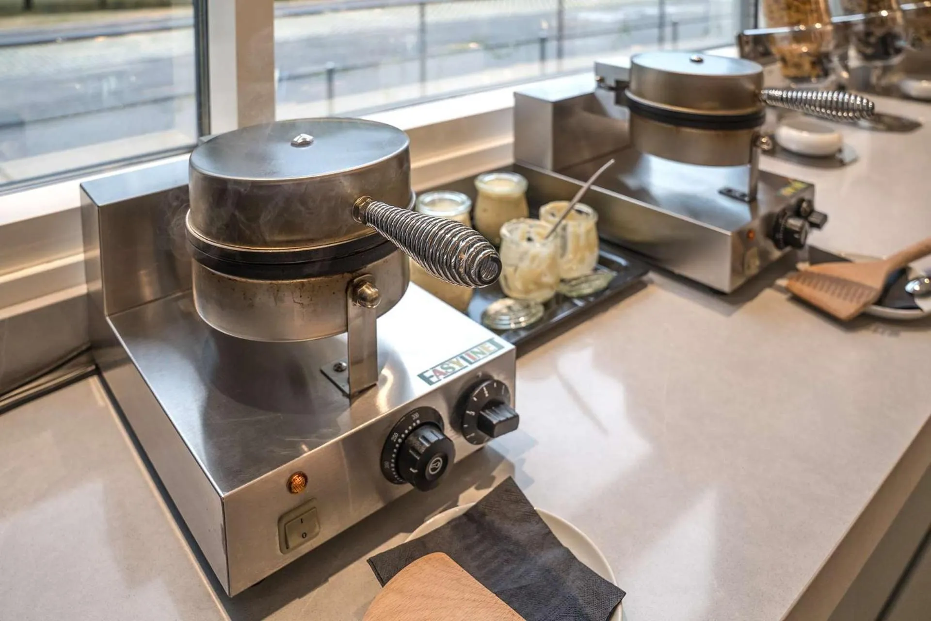 Dining area in Hampton By Hilton Locarno