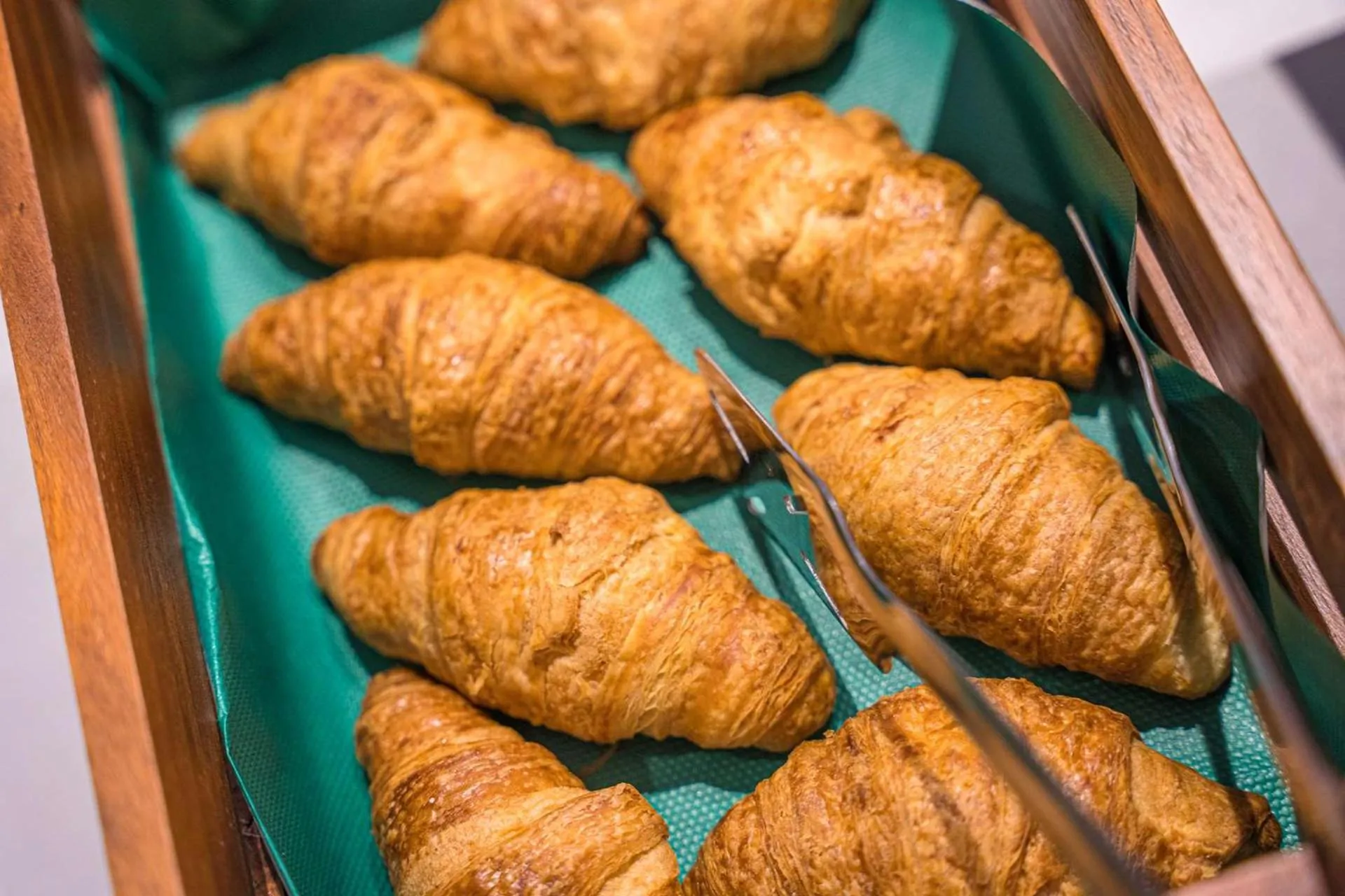 Dining area in Hampton By Hilton Locarno