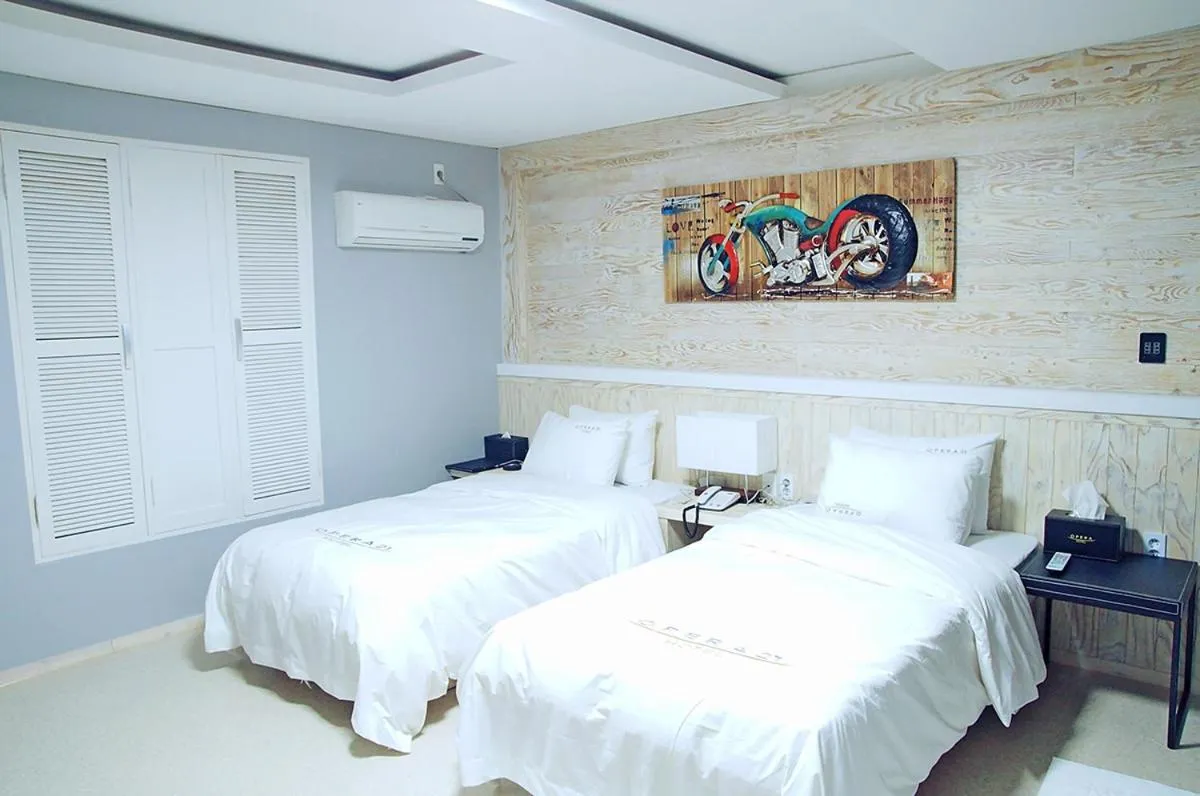 Bed in Opera 21 Hotel