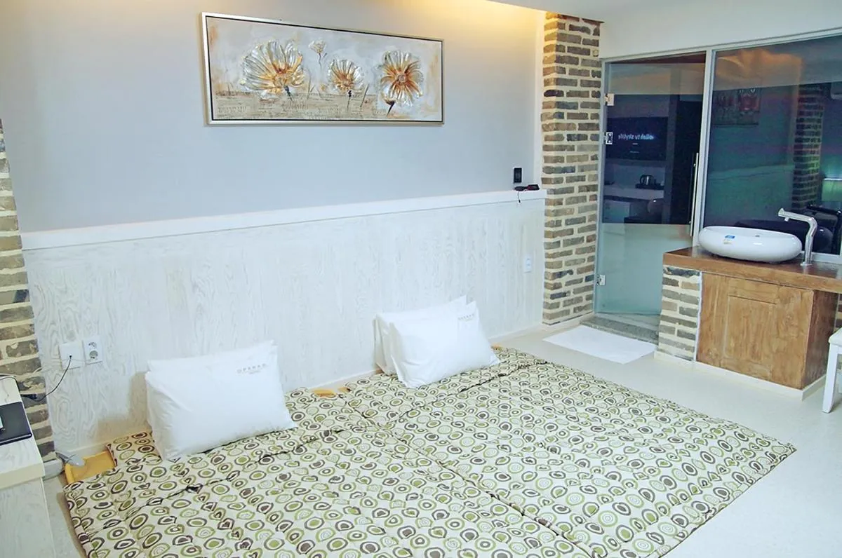 Bed in Opera 21 Hotel