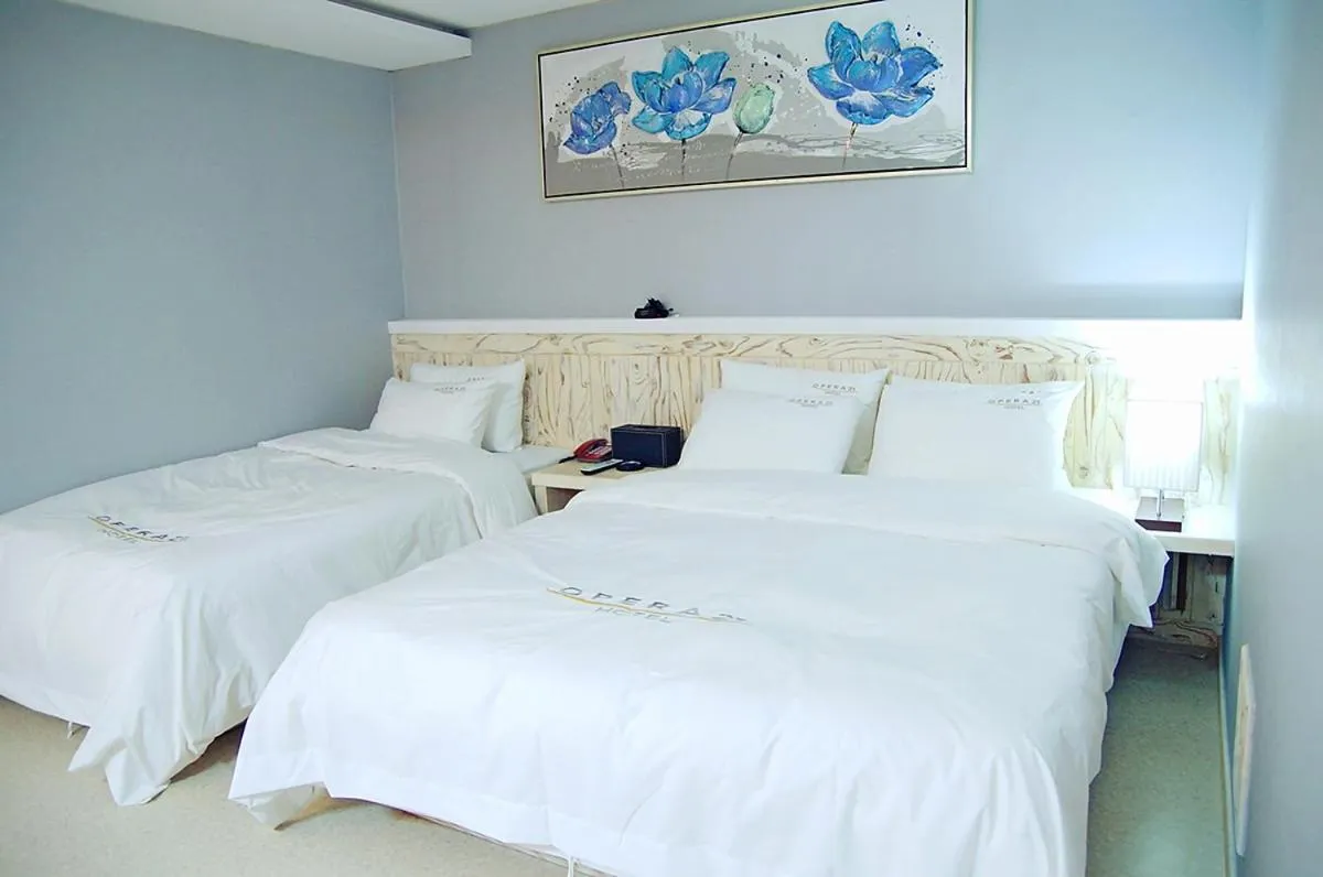 Bed in Opera 21 Hotel