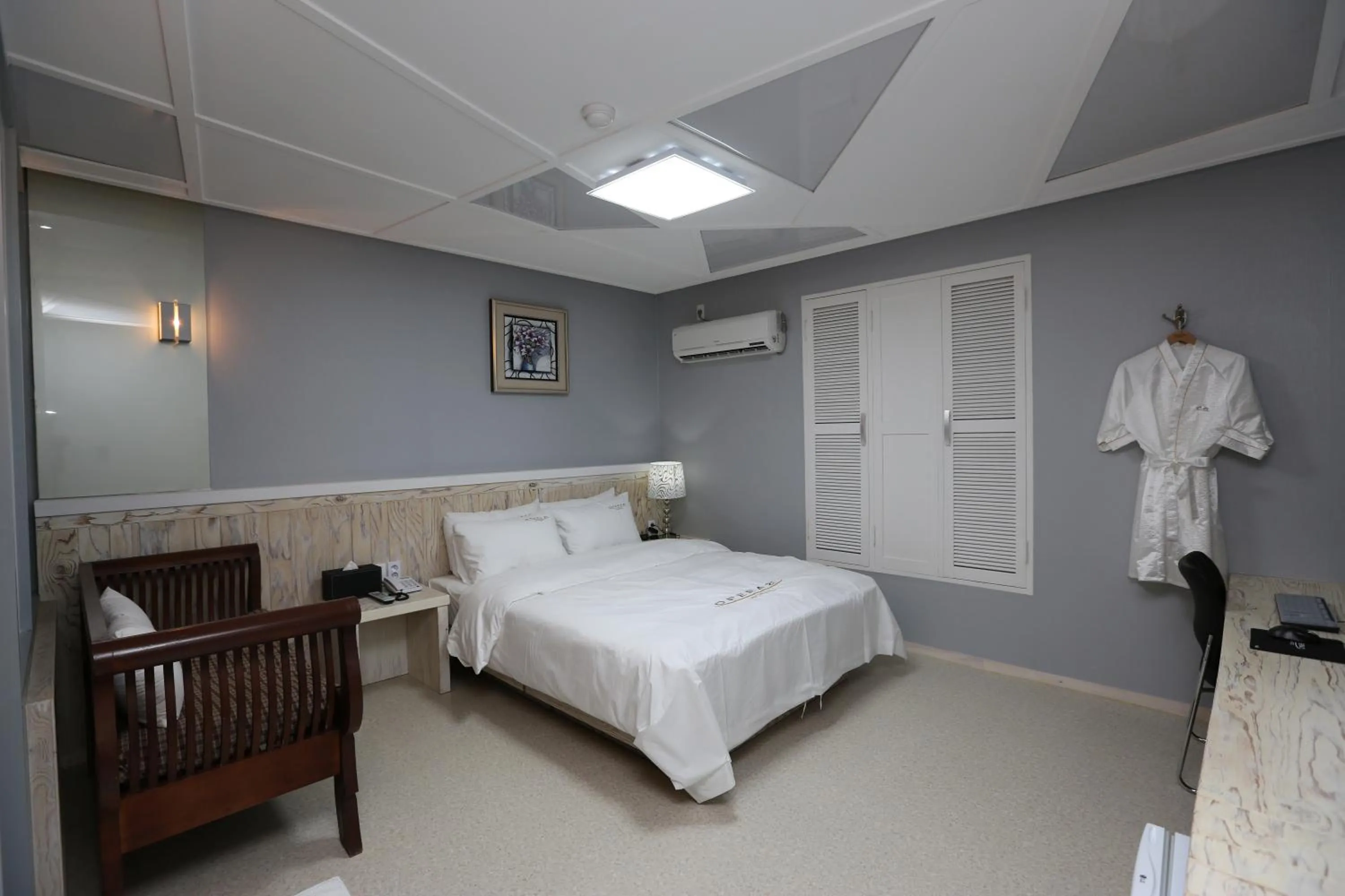 Bed in Opera 21 Hotel